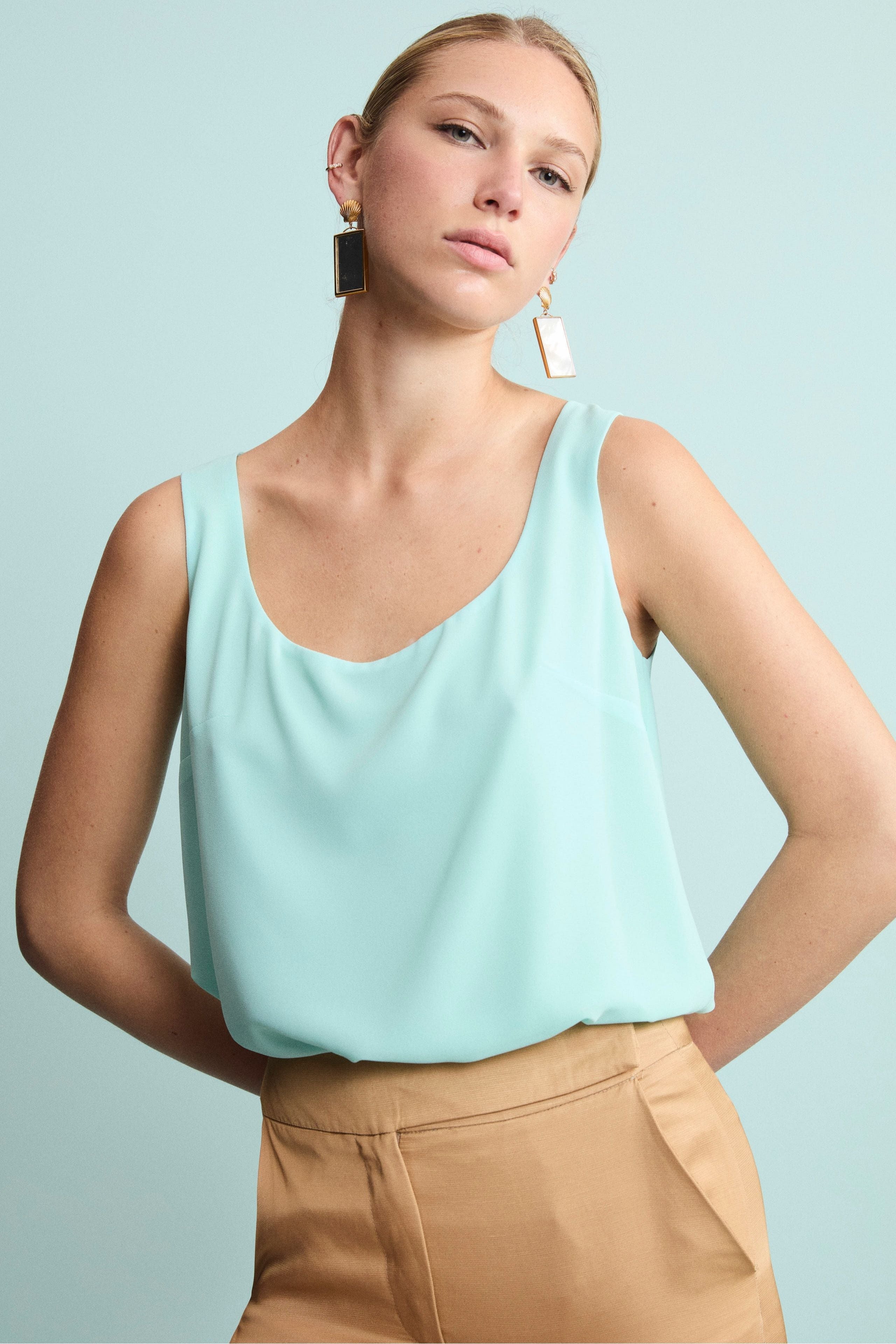 Top Elegante Smanicato in Georgette - ACQUA