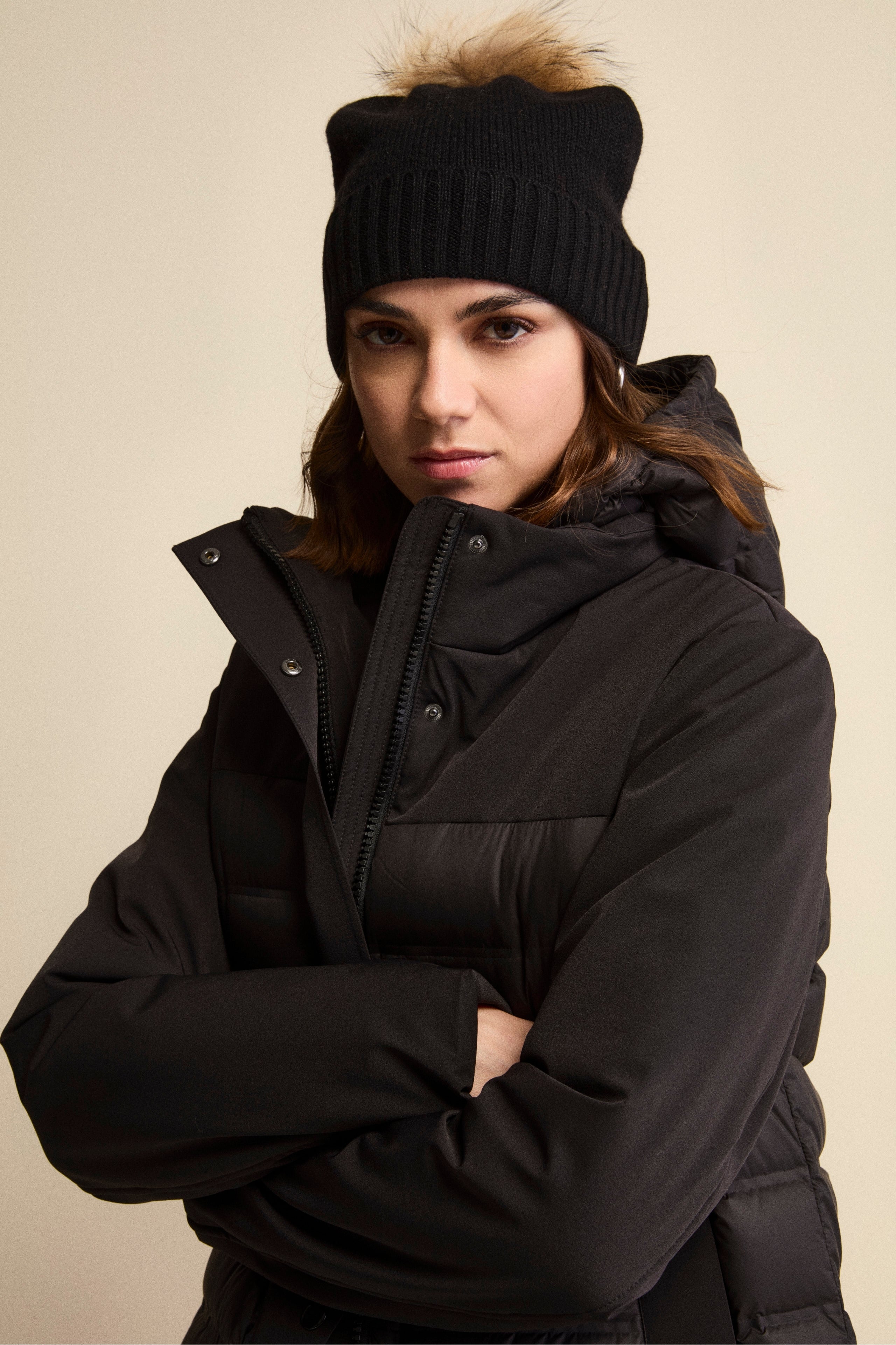 Berretto in Cashmere con Pompon - NERO