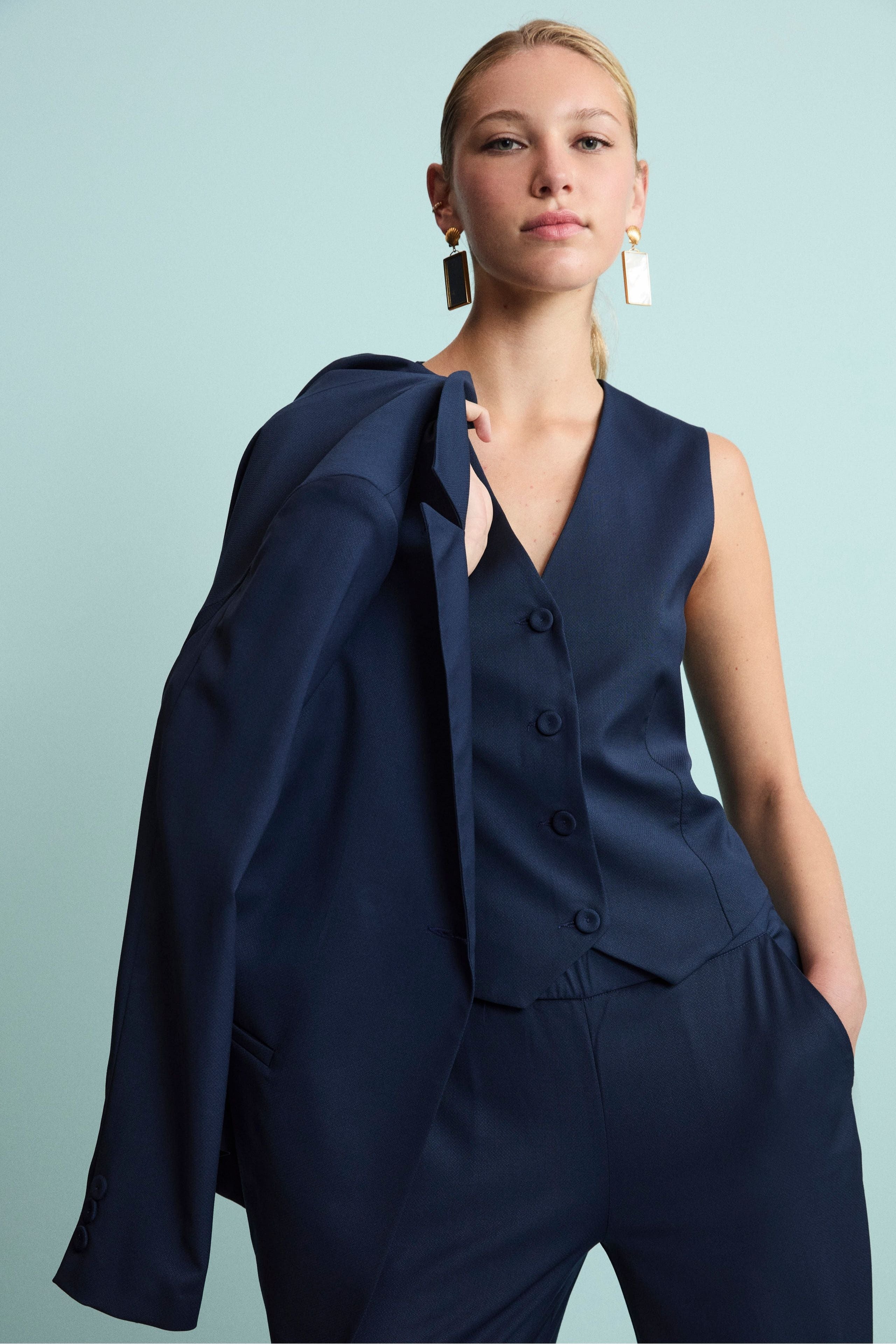 Gilet Elegante in Lana Vergine con Bottoni - BLU