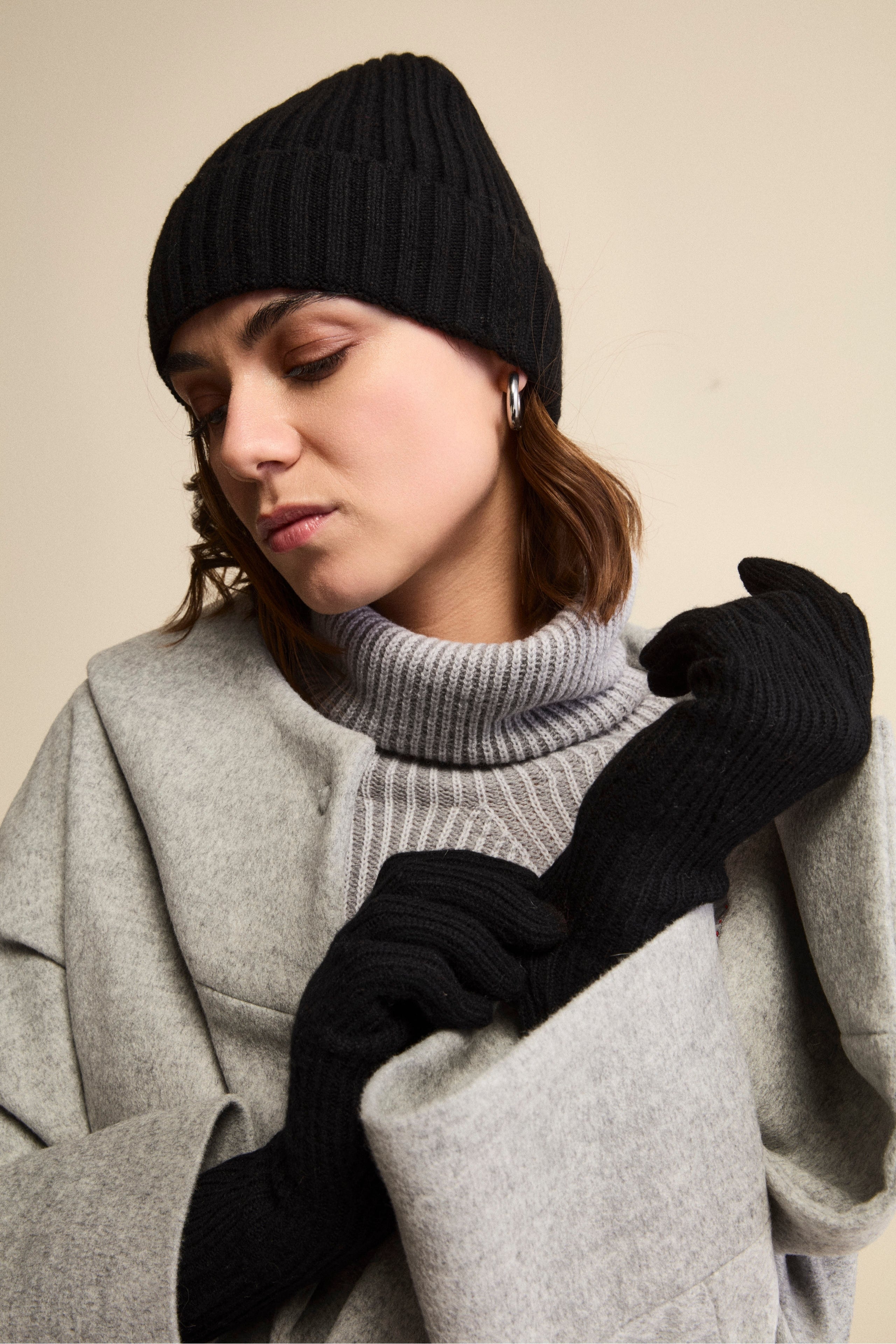 Cappello in cashmere a coste - NERO