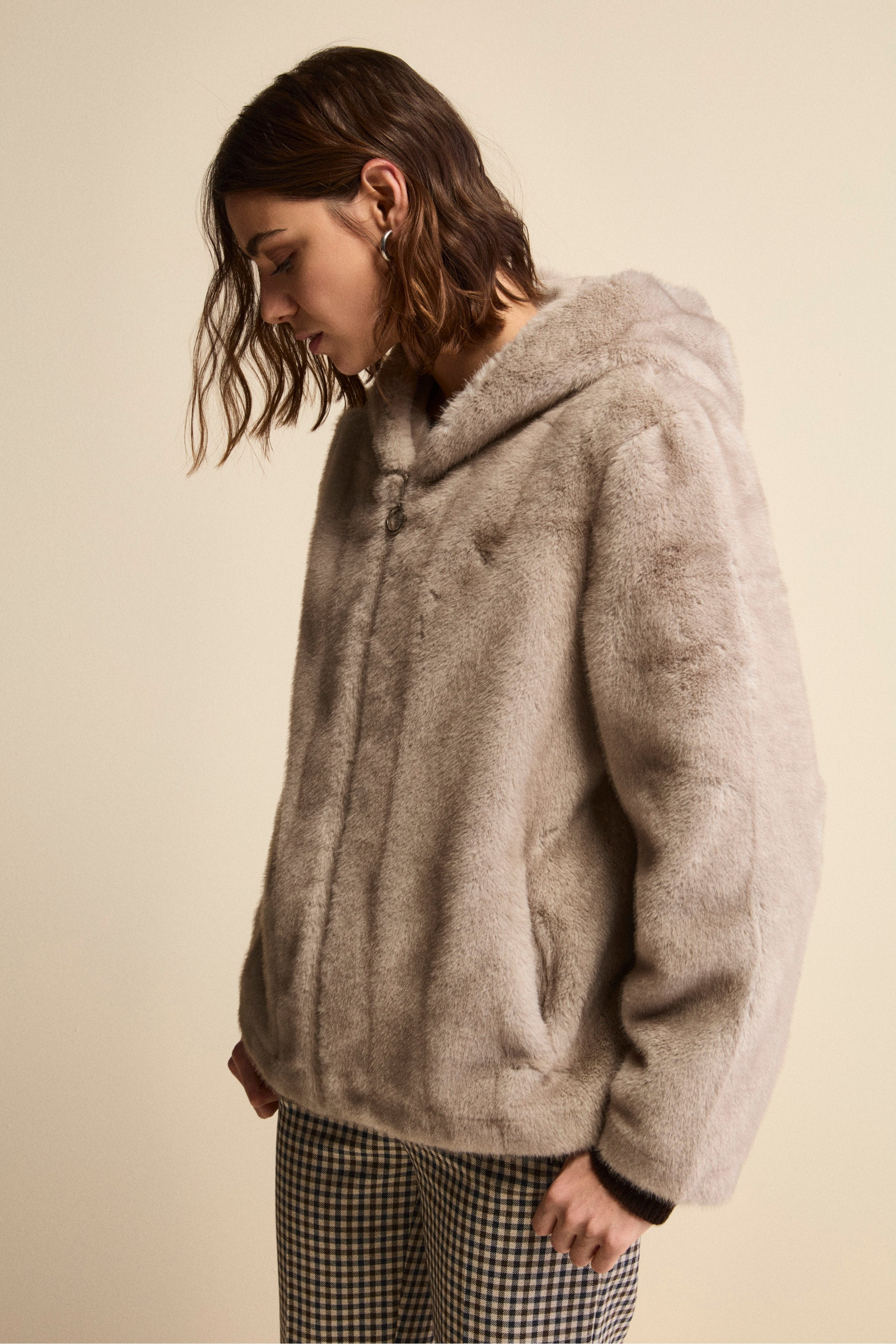 Pelliccia con Zip e Cappuccio - GRIGIO