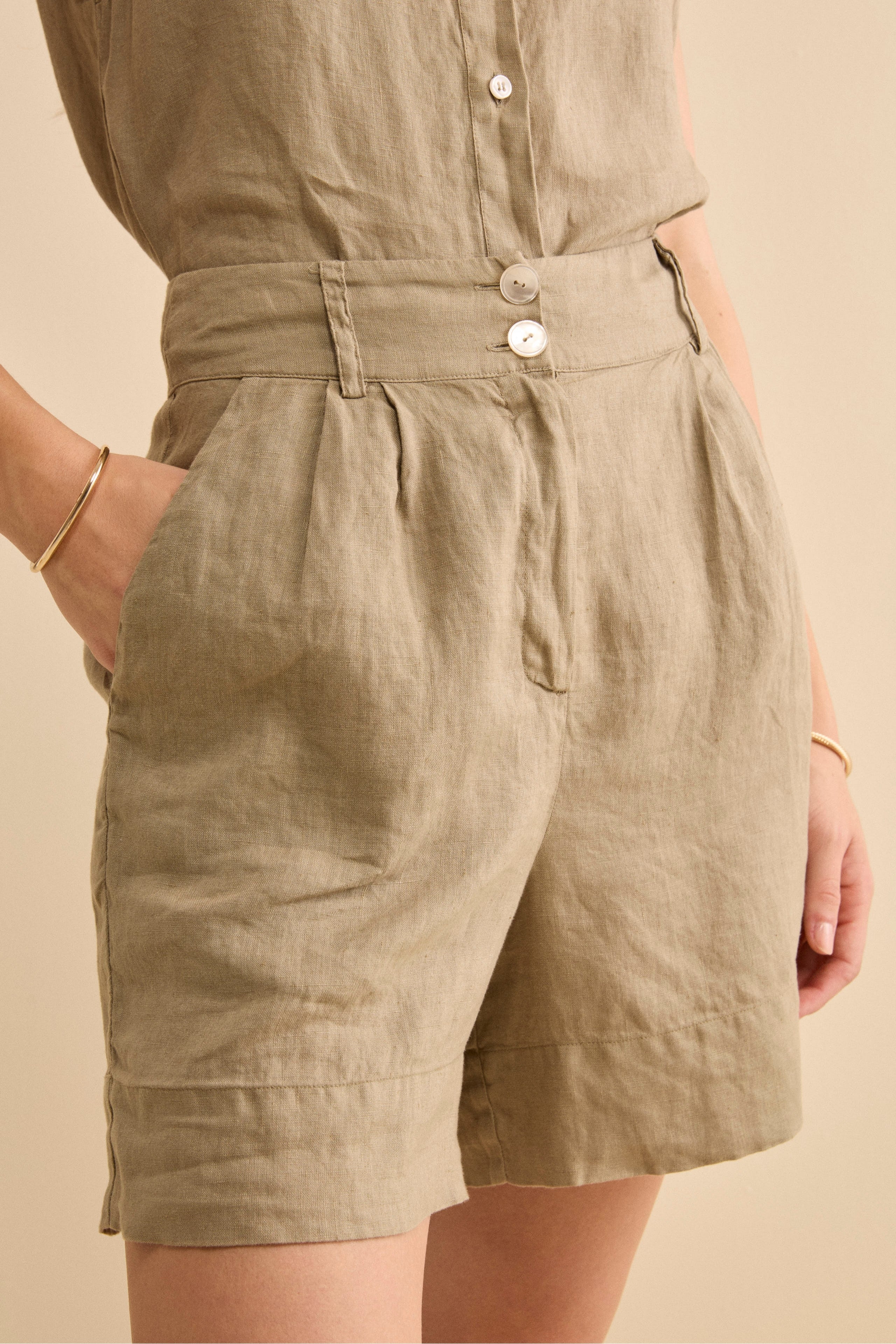 Bermuda in Lino con Bottoni - TORTORA