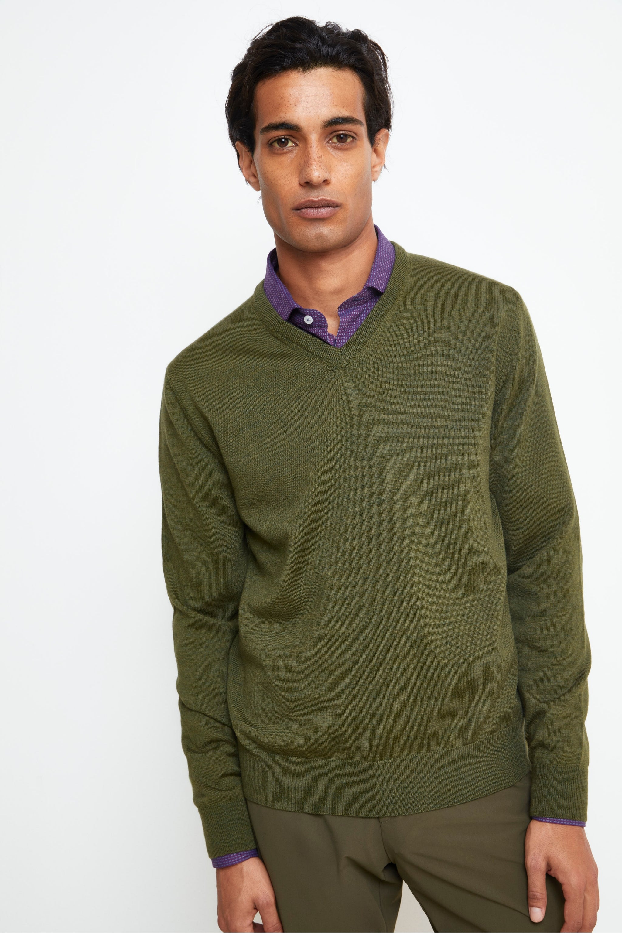 Maglia Scollo a V in Lana Merino - VERDE MILITARE Maglia Scollo a V in Lana Merino - VERDE MILITARE