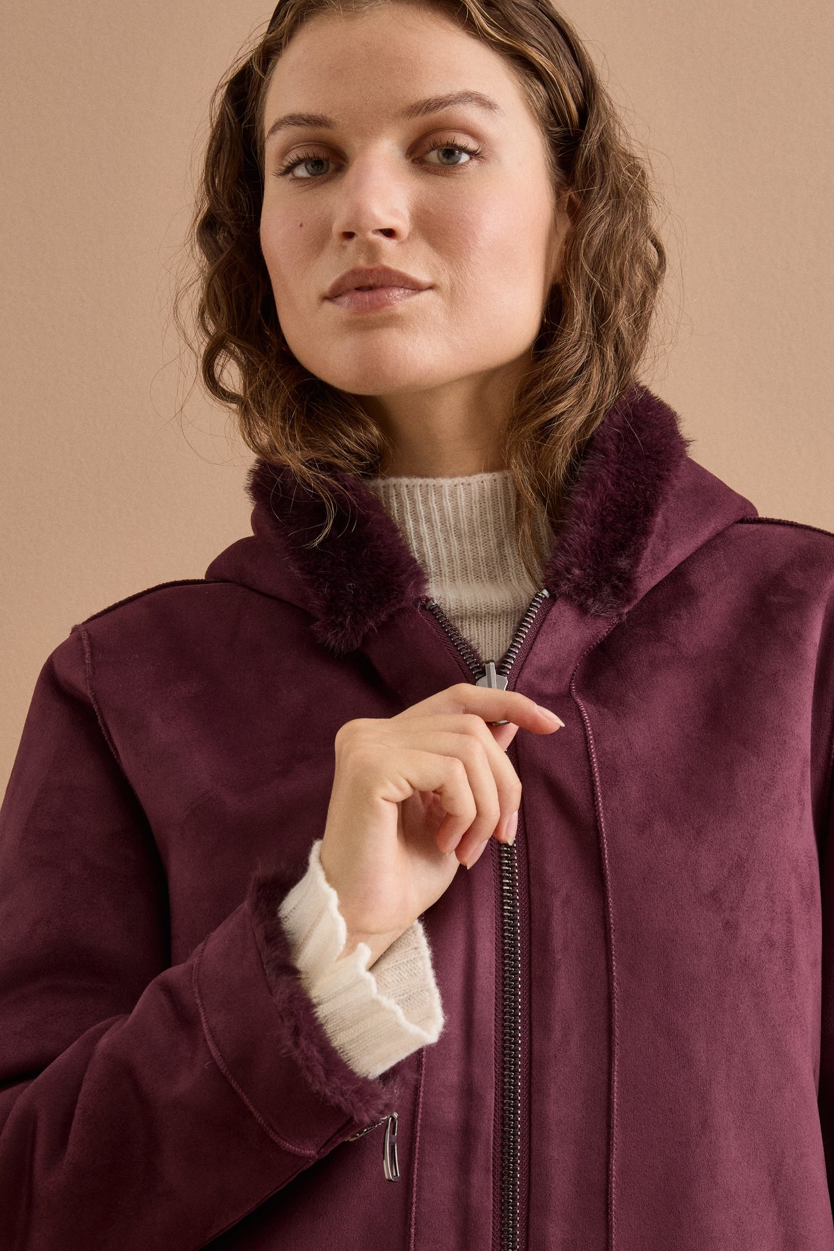Pelliccia Reversibile con Zip e Cappuccio - BORDEAUX