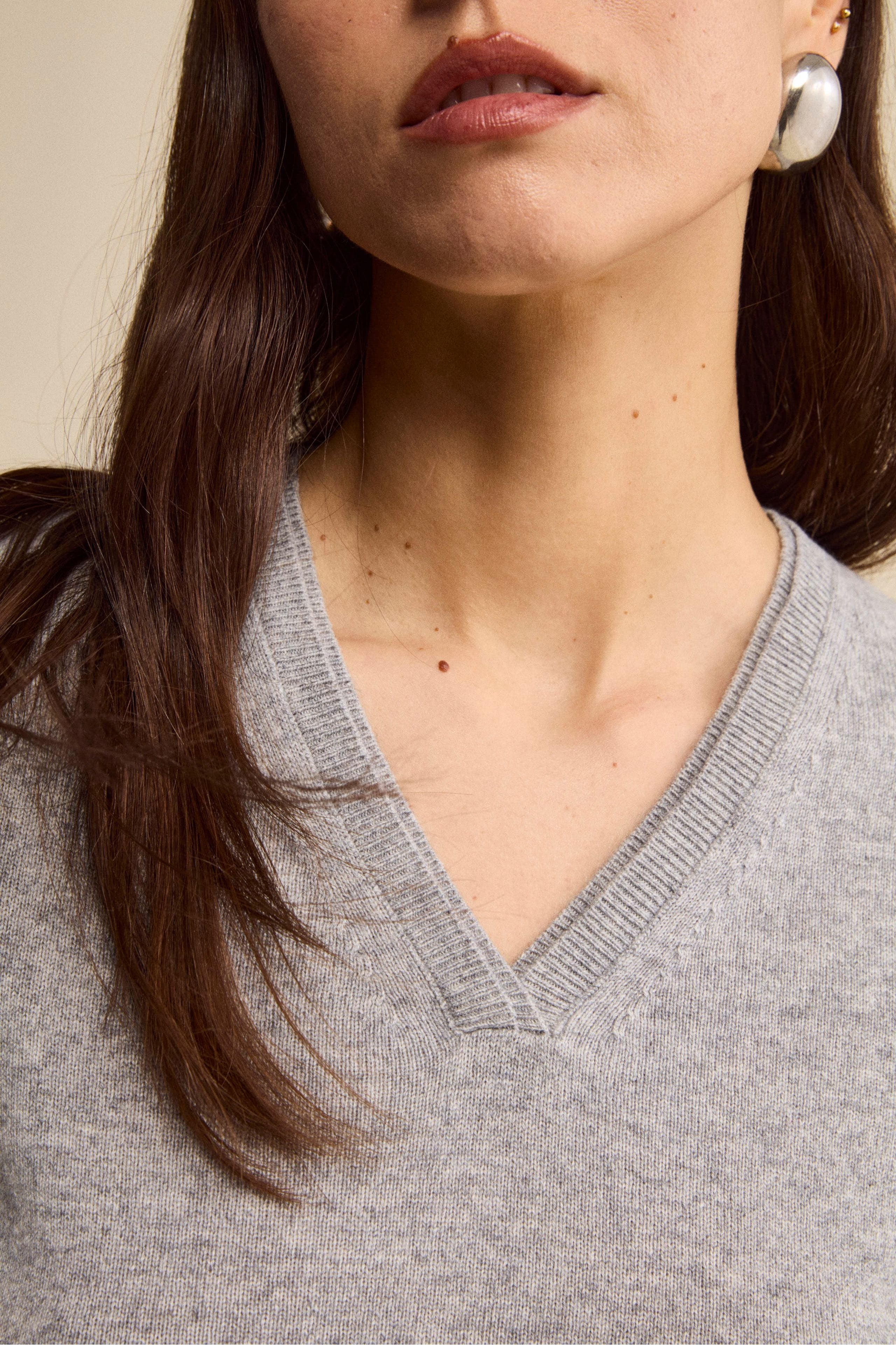 Pullover scollo a V in seta e cashmere - GRIGIO CHIARO