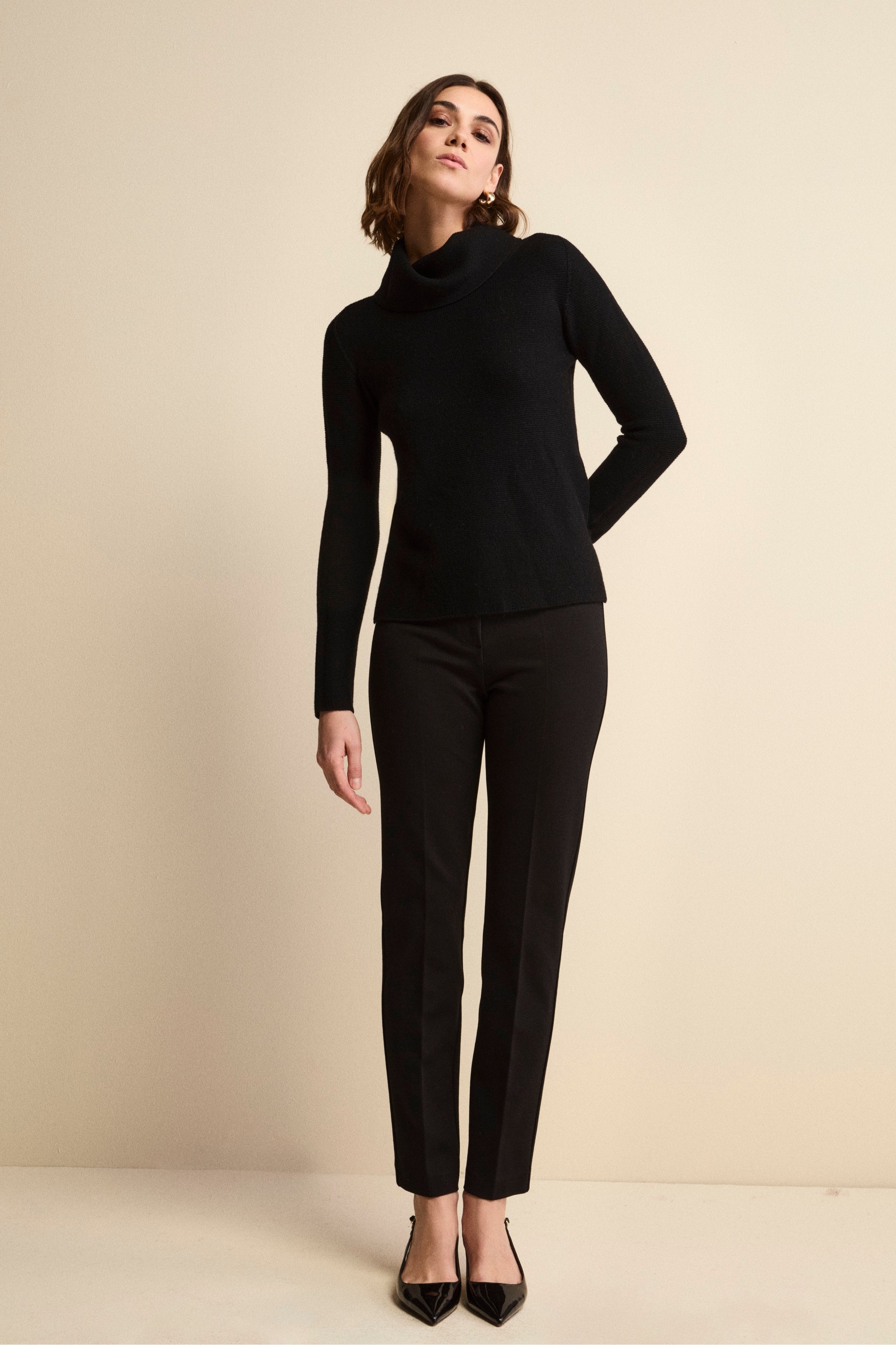 Maglia con Spacchi in Lana Merino - NERO