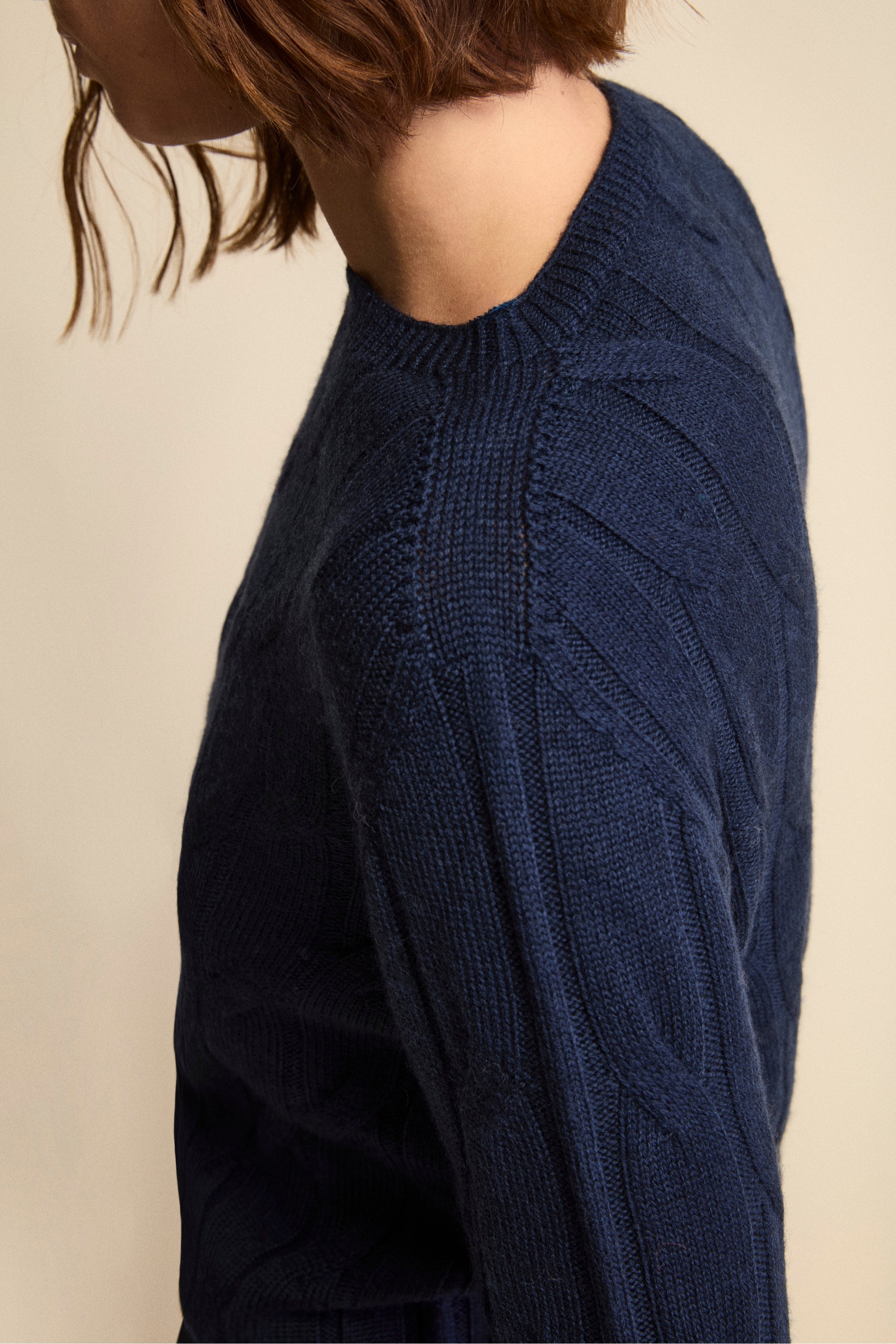 Maglia Girocollo a Trecce in Lana Merino - NAVY