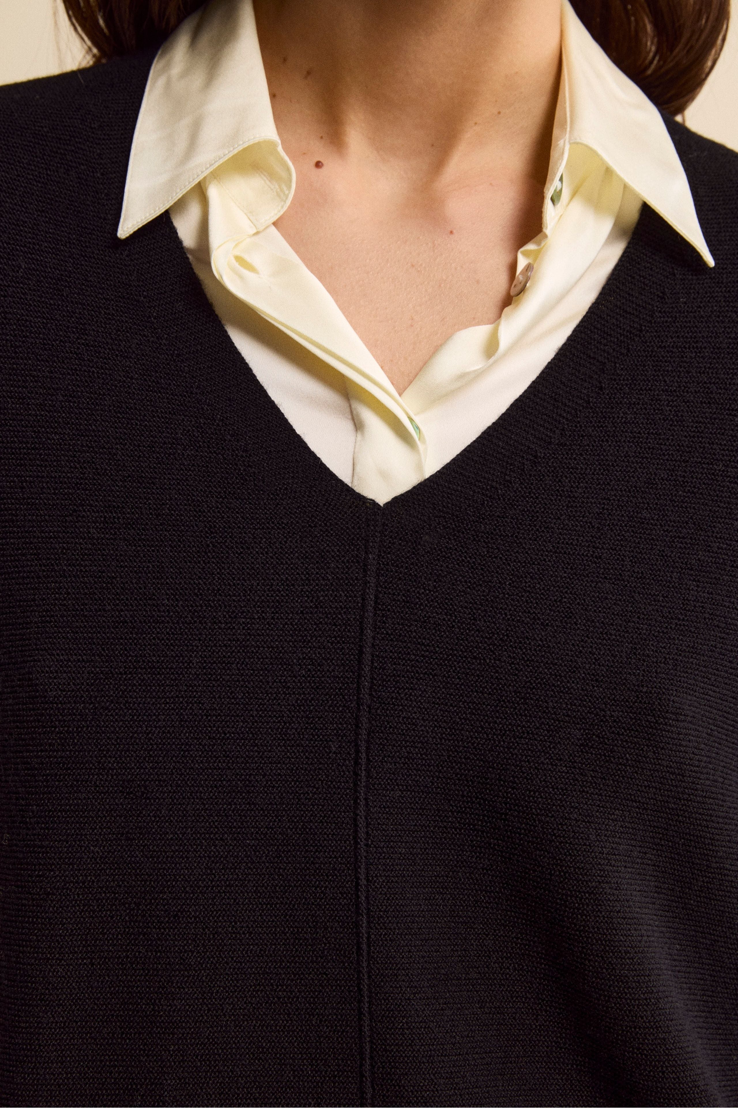 Maglia Over Scollo a V in Lana Merino - NERO