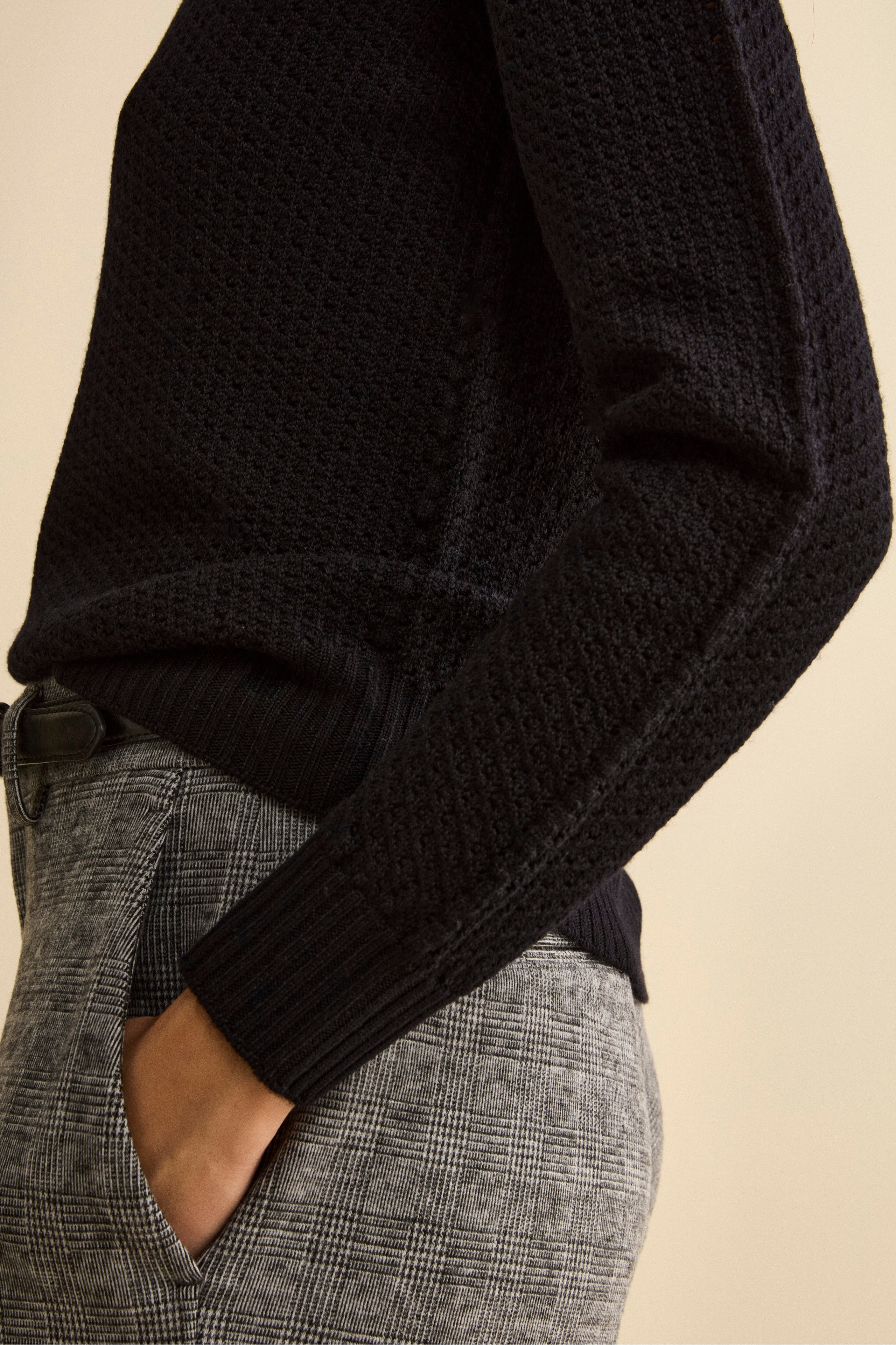 Maglia Girocollo Traforata in Lana Merino - NERO