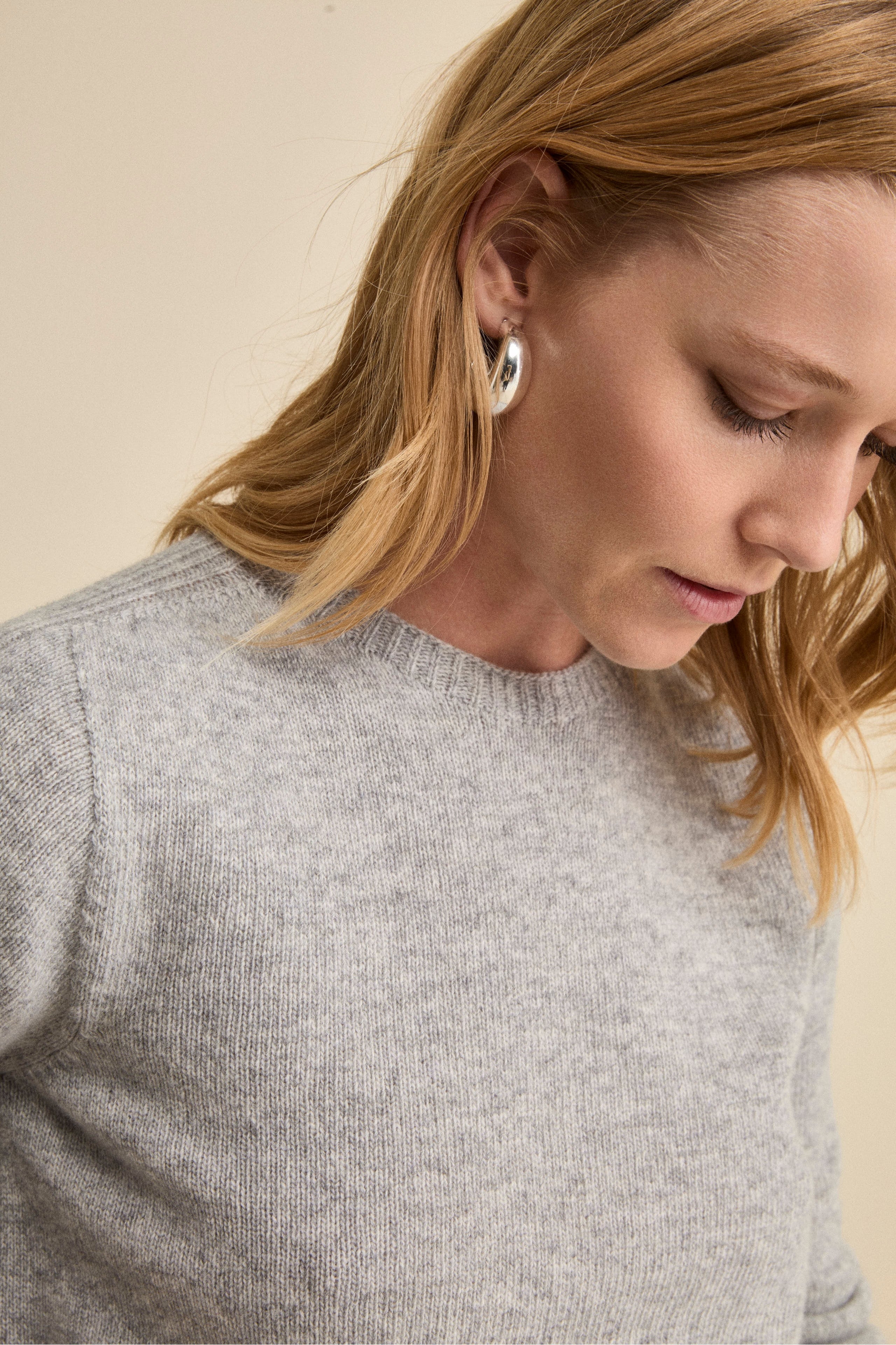 Girocollo in Lana Merino con Manica Lavorata - GRIGIO