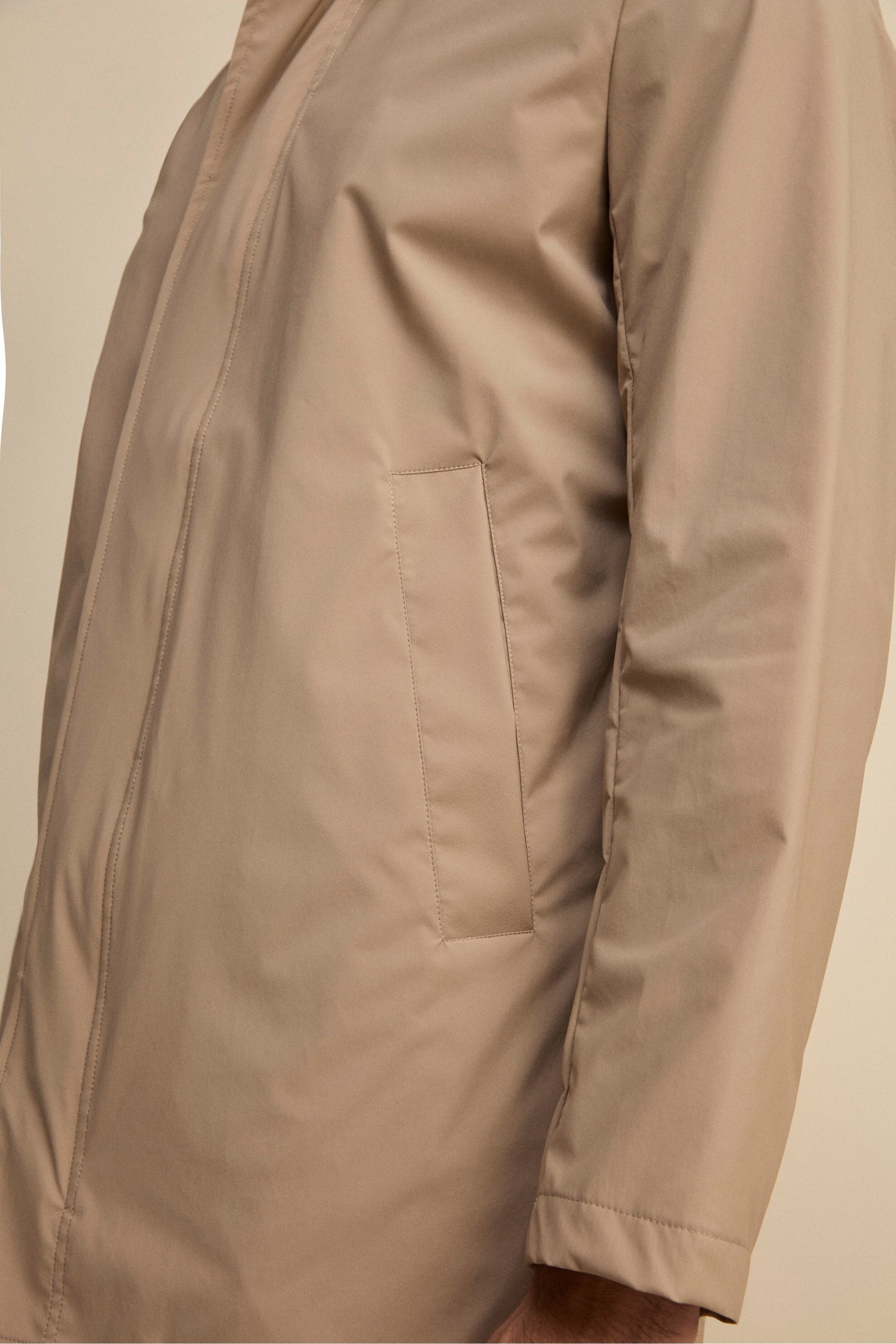 Trench Impermeabile con Zip e Bottoni - BEIGE