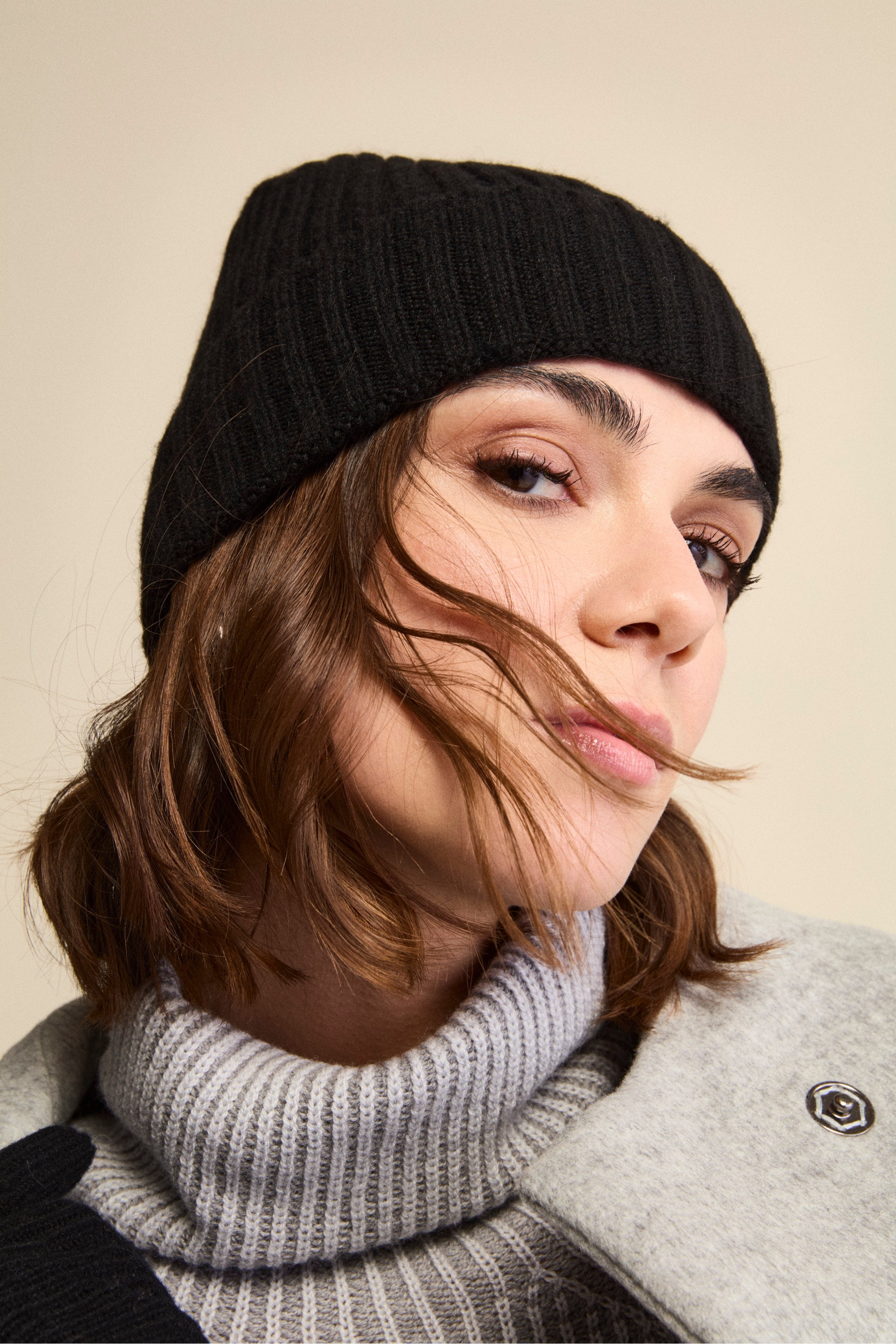 Cappello in cashmere a coste - NERO