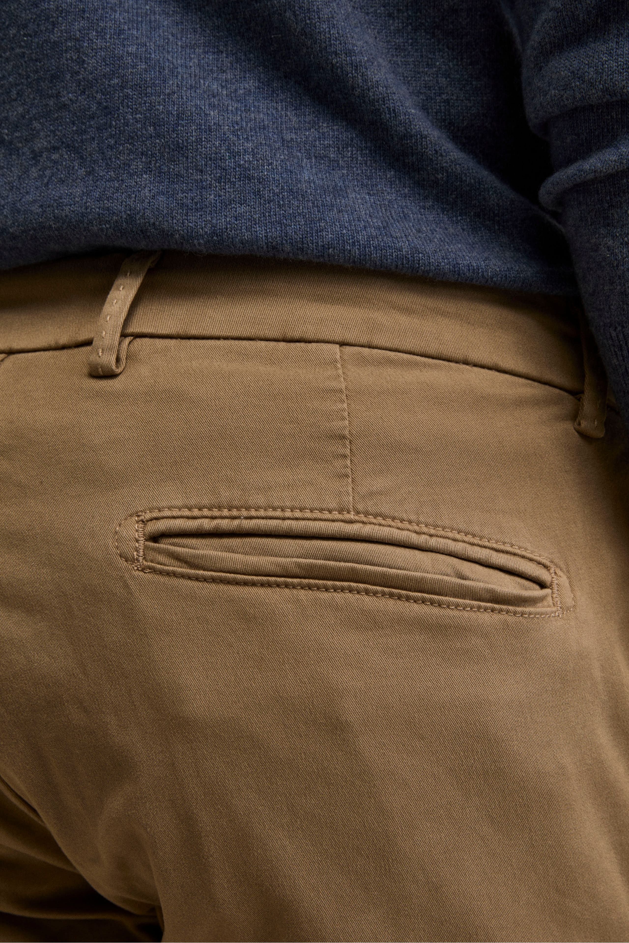 Pantalone Slim Fit con Pieghe in Gabardina - TORTORA