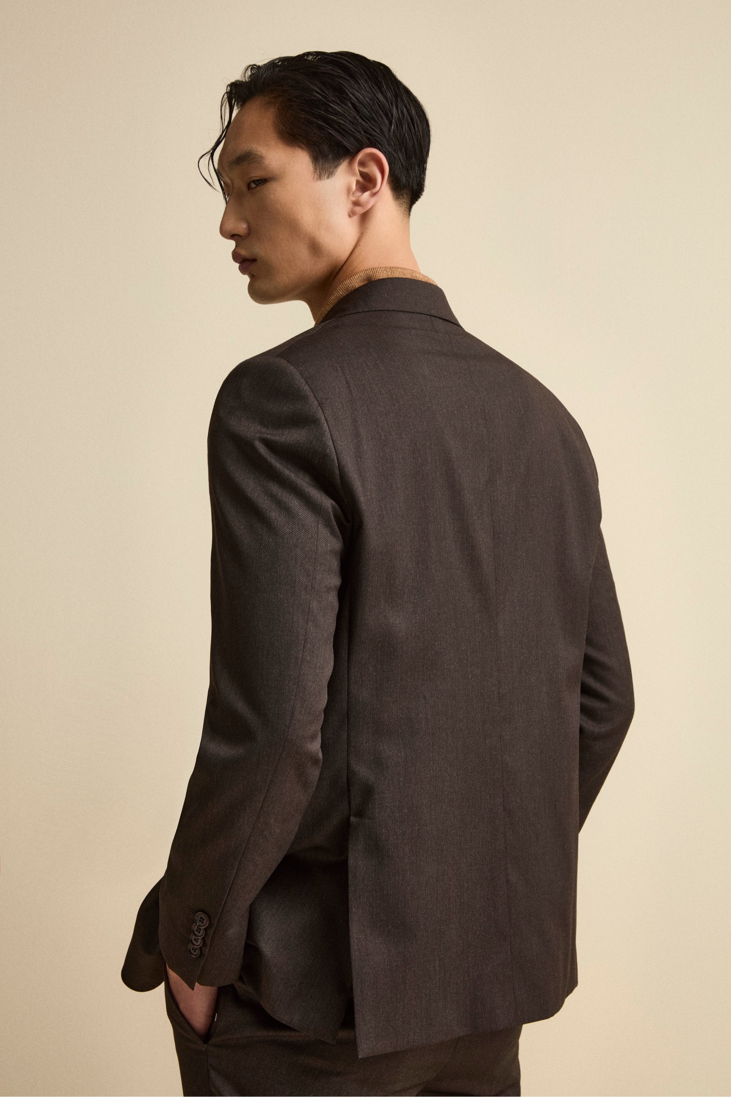 Abito Comfort Fit Monopetto in Lana Vergine - MARRONE