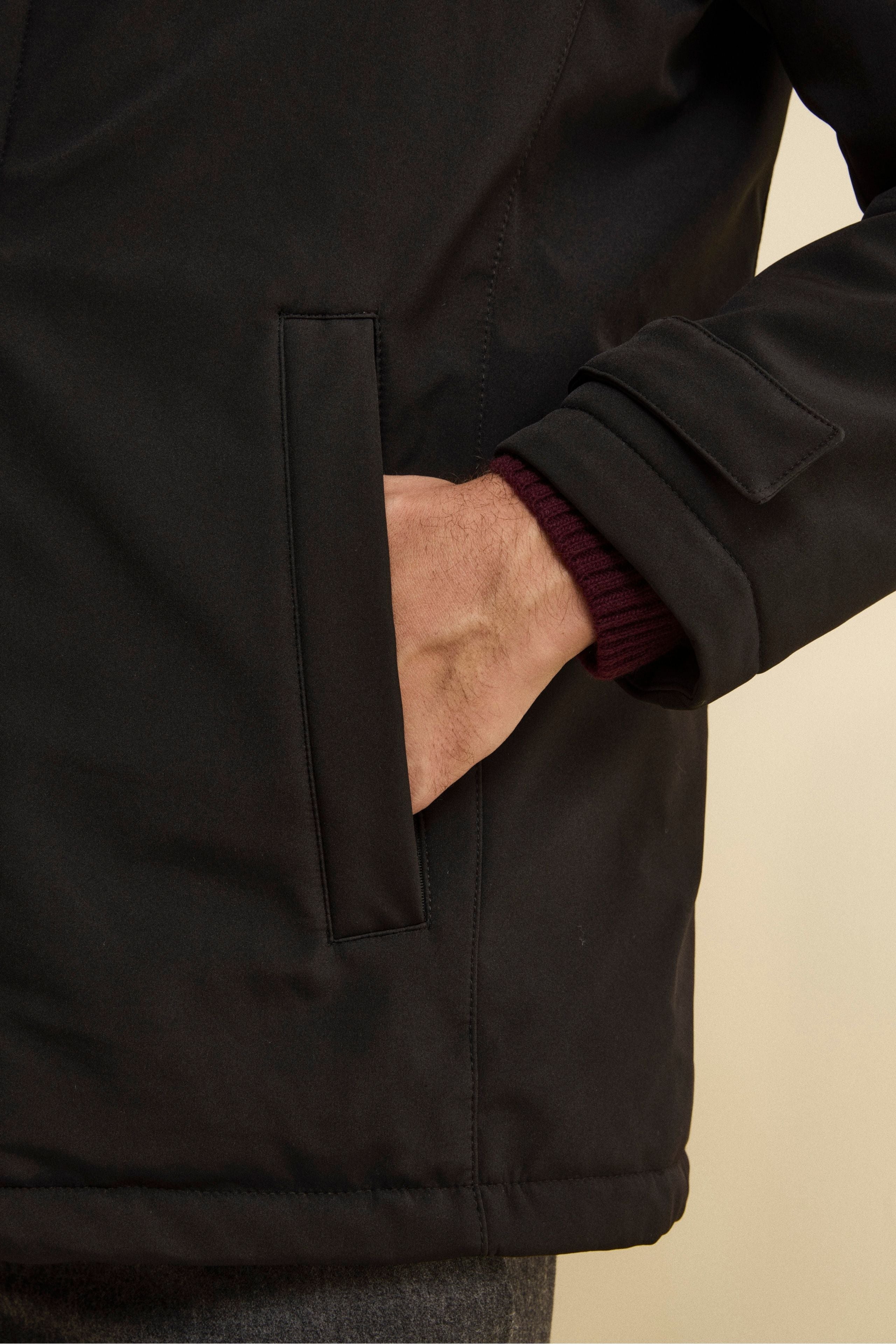 Giaccone Invernale con Pettorina e Cappuccio Estraibile - NERO