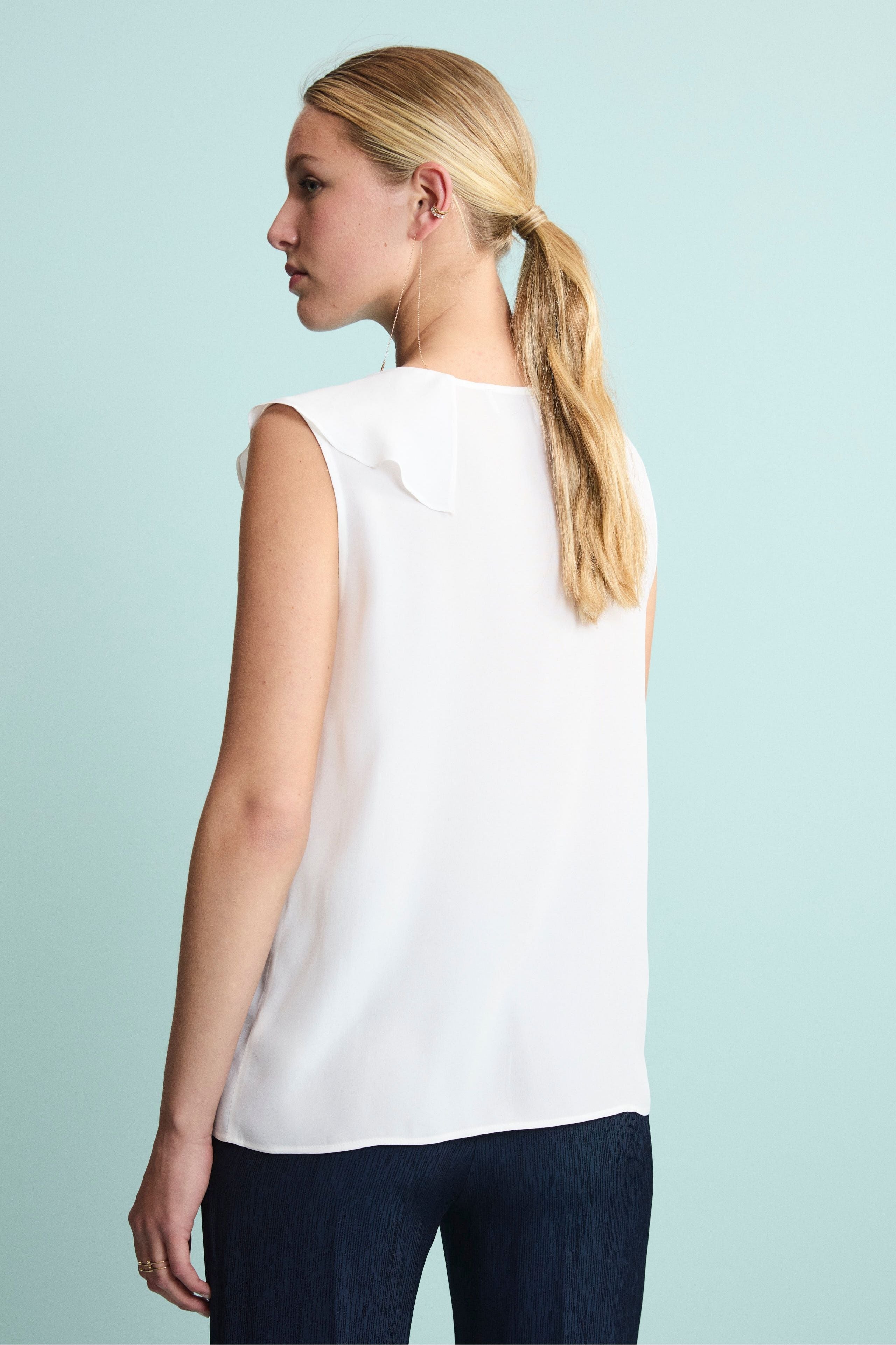 Top Elegante con Volant in Misto Seta - PANNA