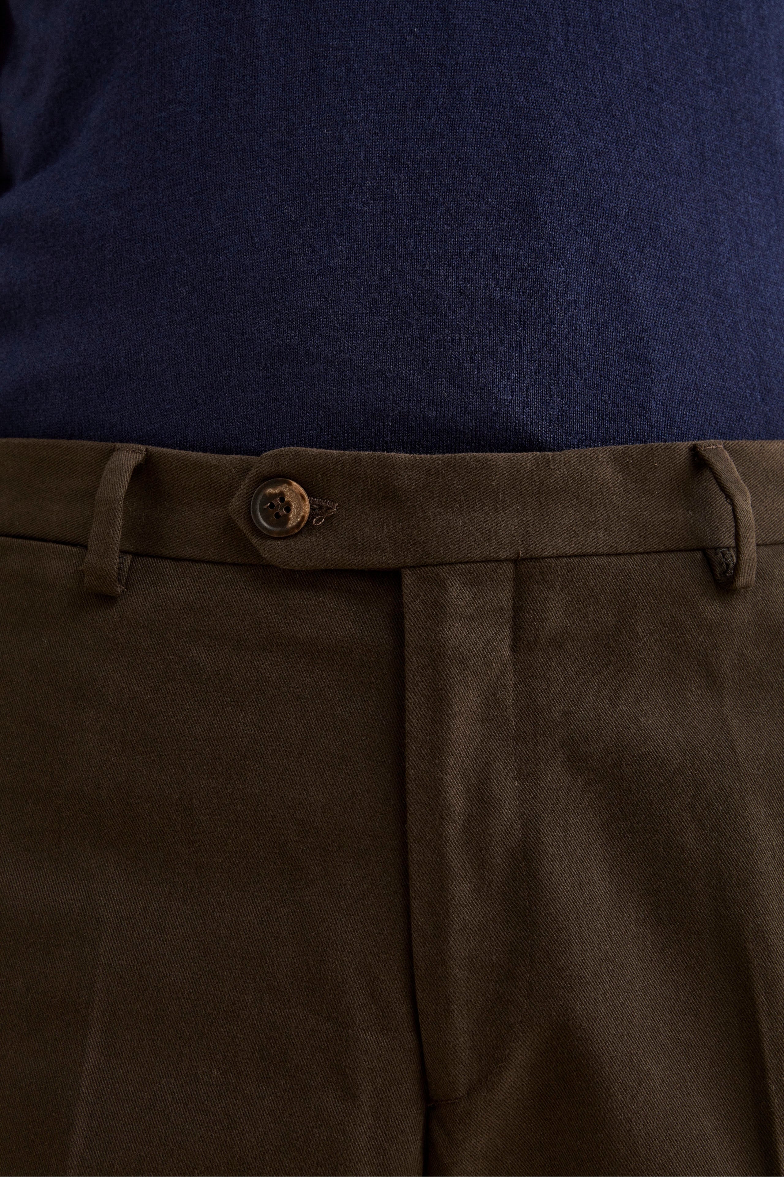 Pantalone Chino Regular Fit in Gabardina - MARRONE