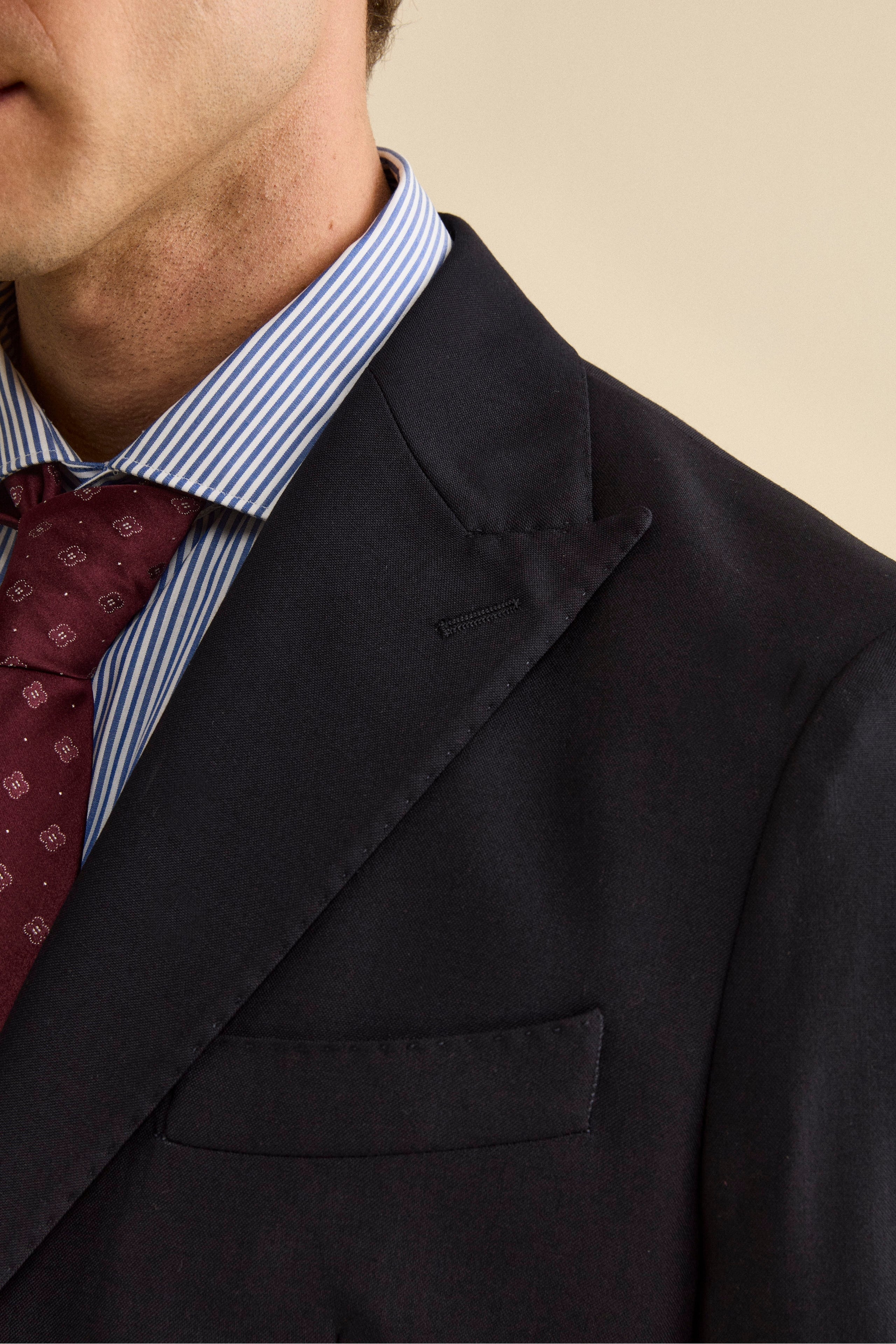 Abito Slim Fit in Lana Vergine con Revers a Lancia - BLU