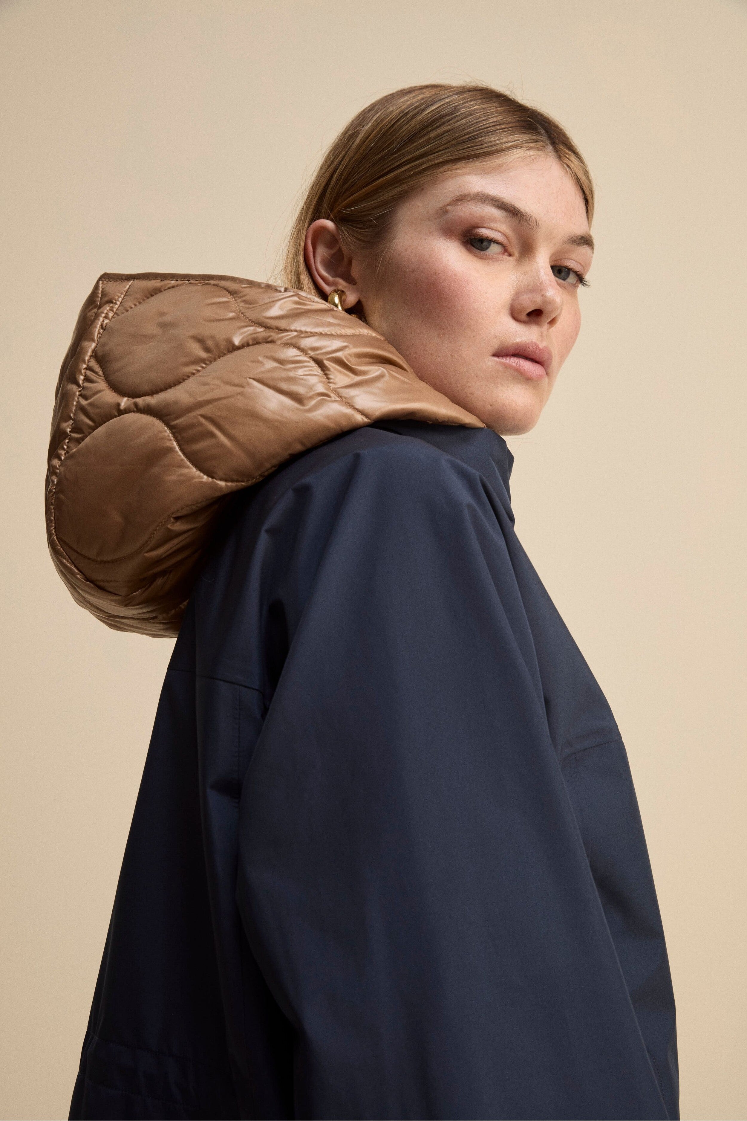 Giacca Impermeabile con Zip e Cappuccio - BLU