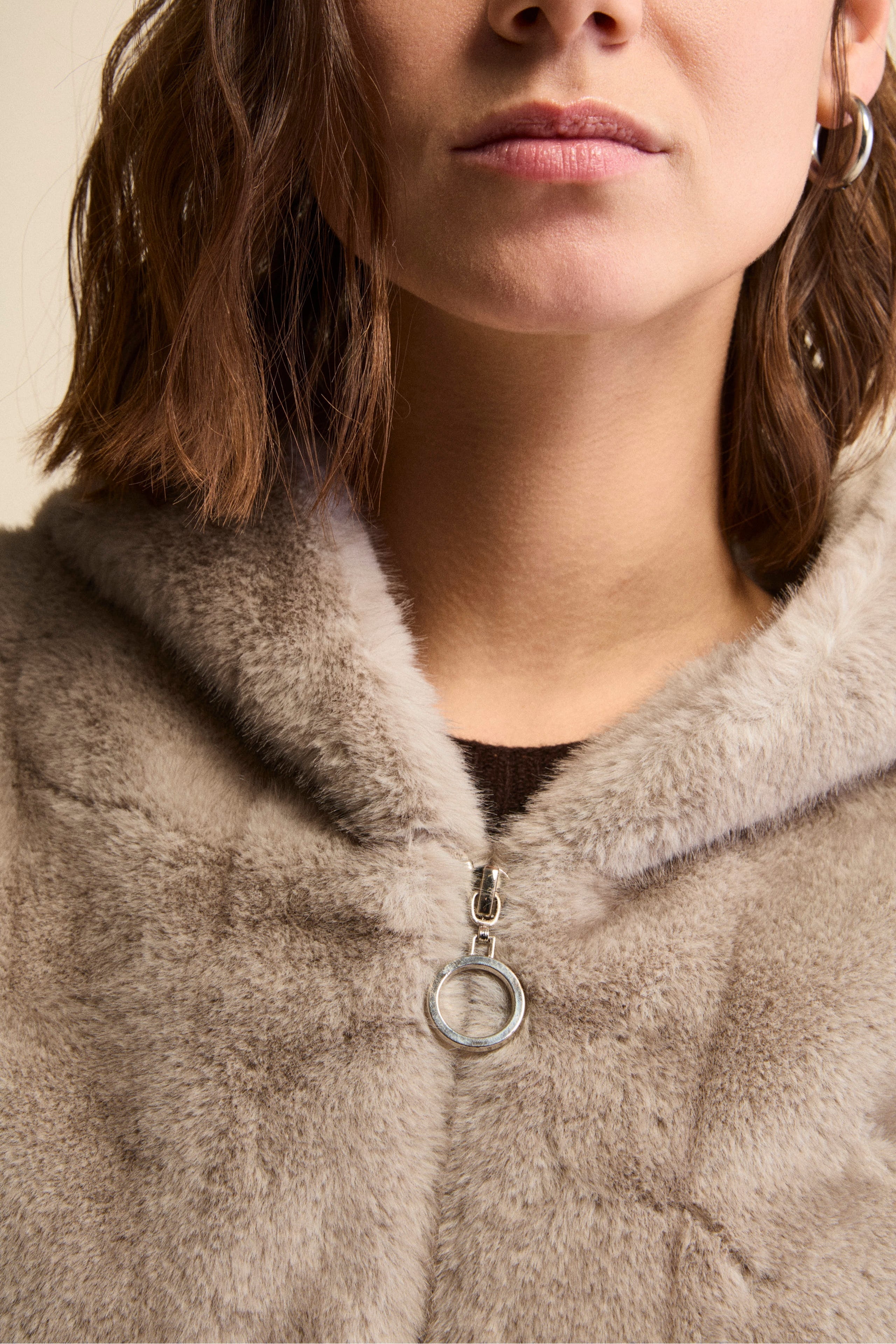 Pelliccia con Zip e Cappuccio - GRIGIO