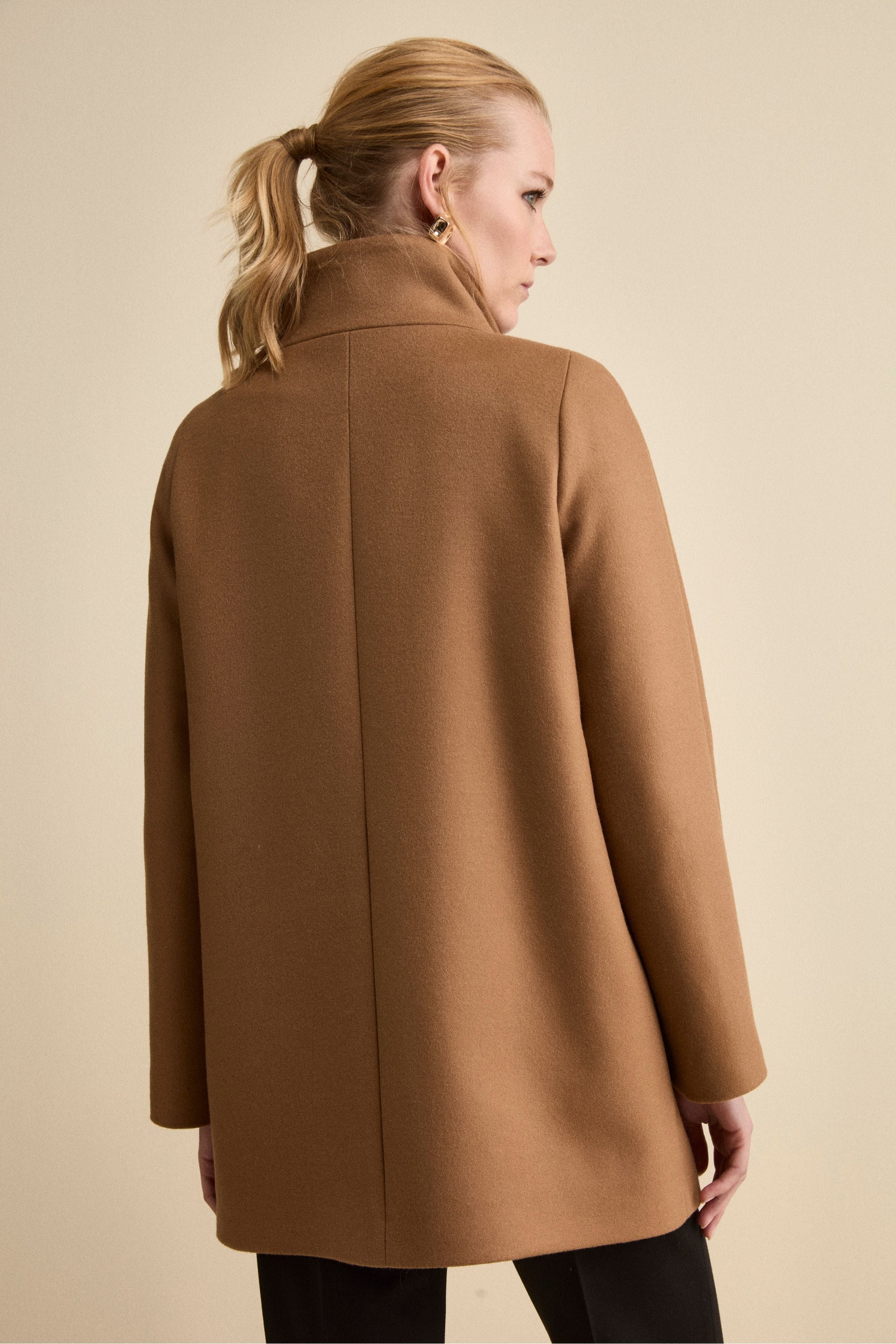 Cappotto Corto Foderato con Collo Alto - CUOIO