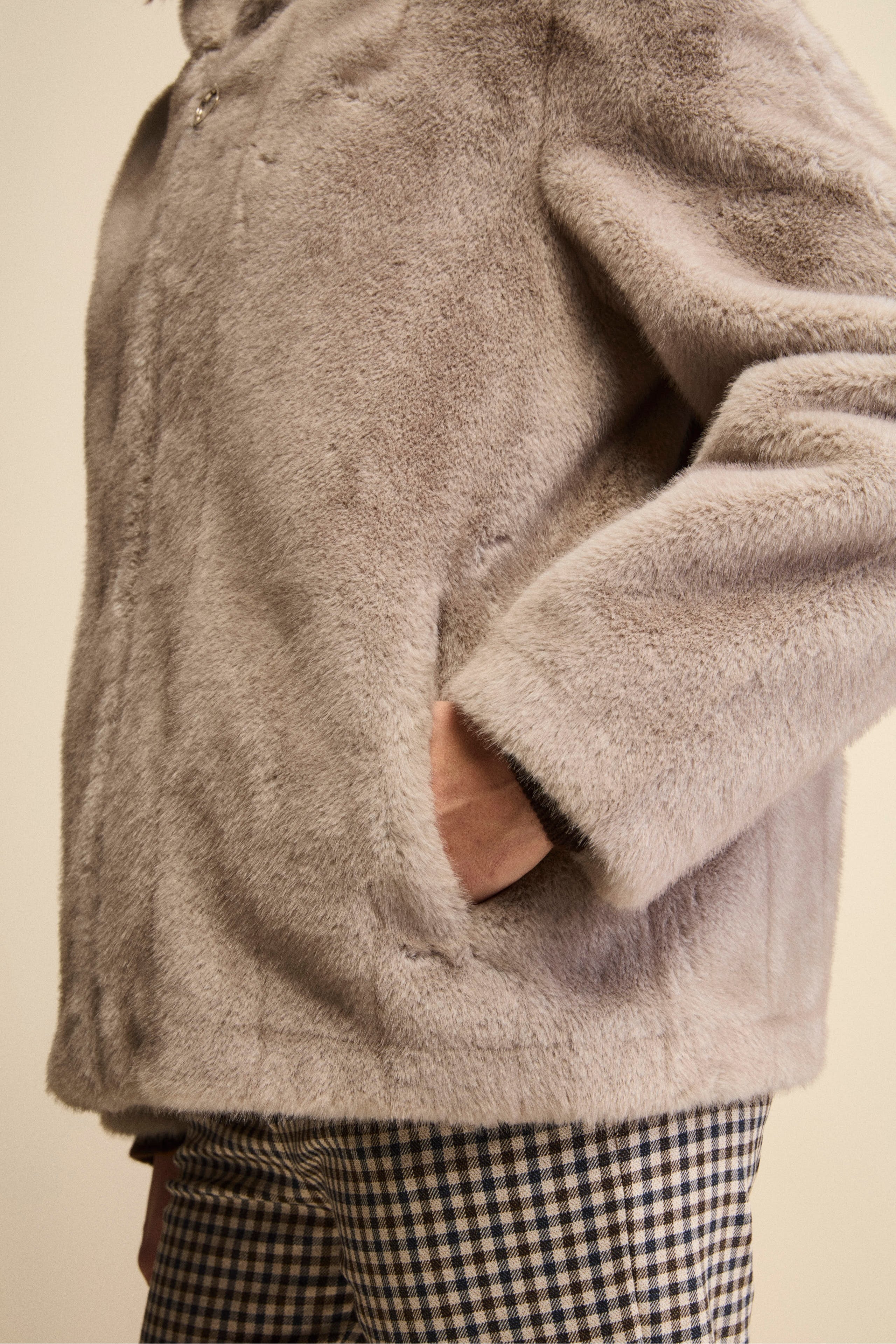Pelliccia con Zip e Cappuccio - GRIGIO