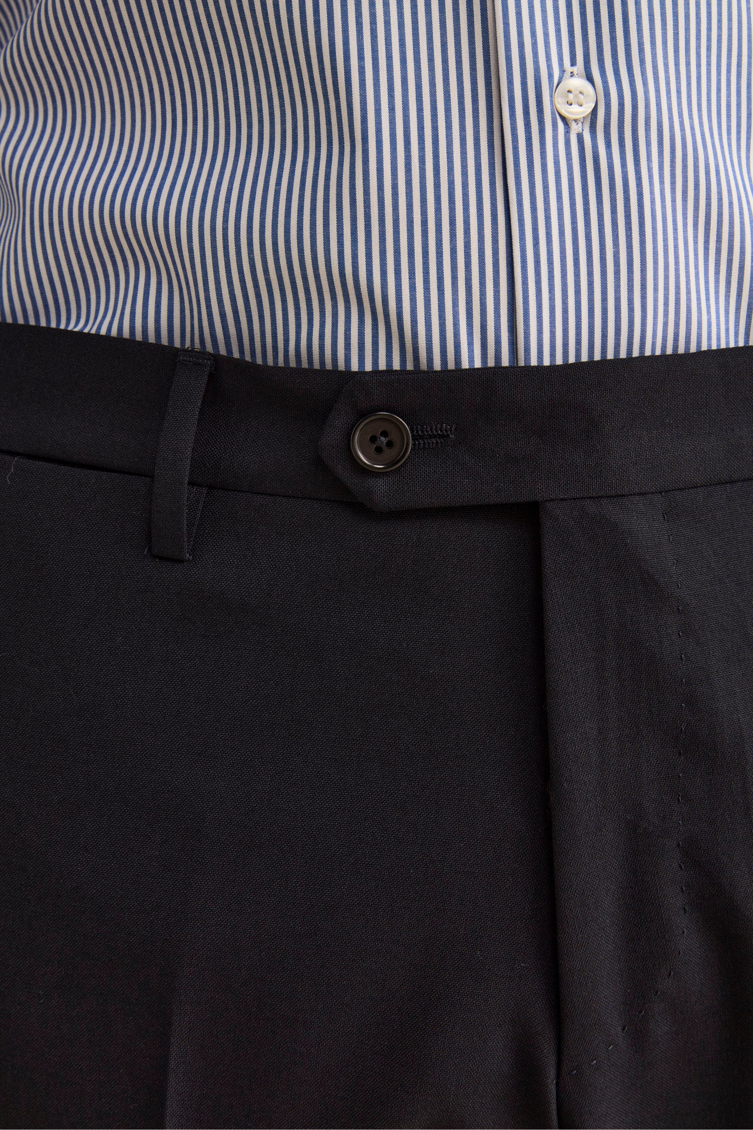 Abito Slim Fit in Lana Vergine con Revers a Lancia - BLU