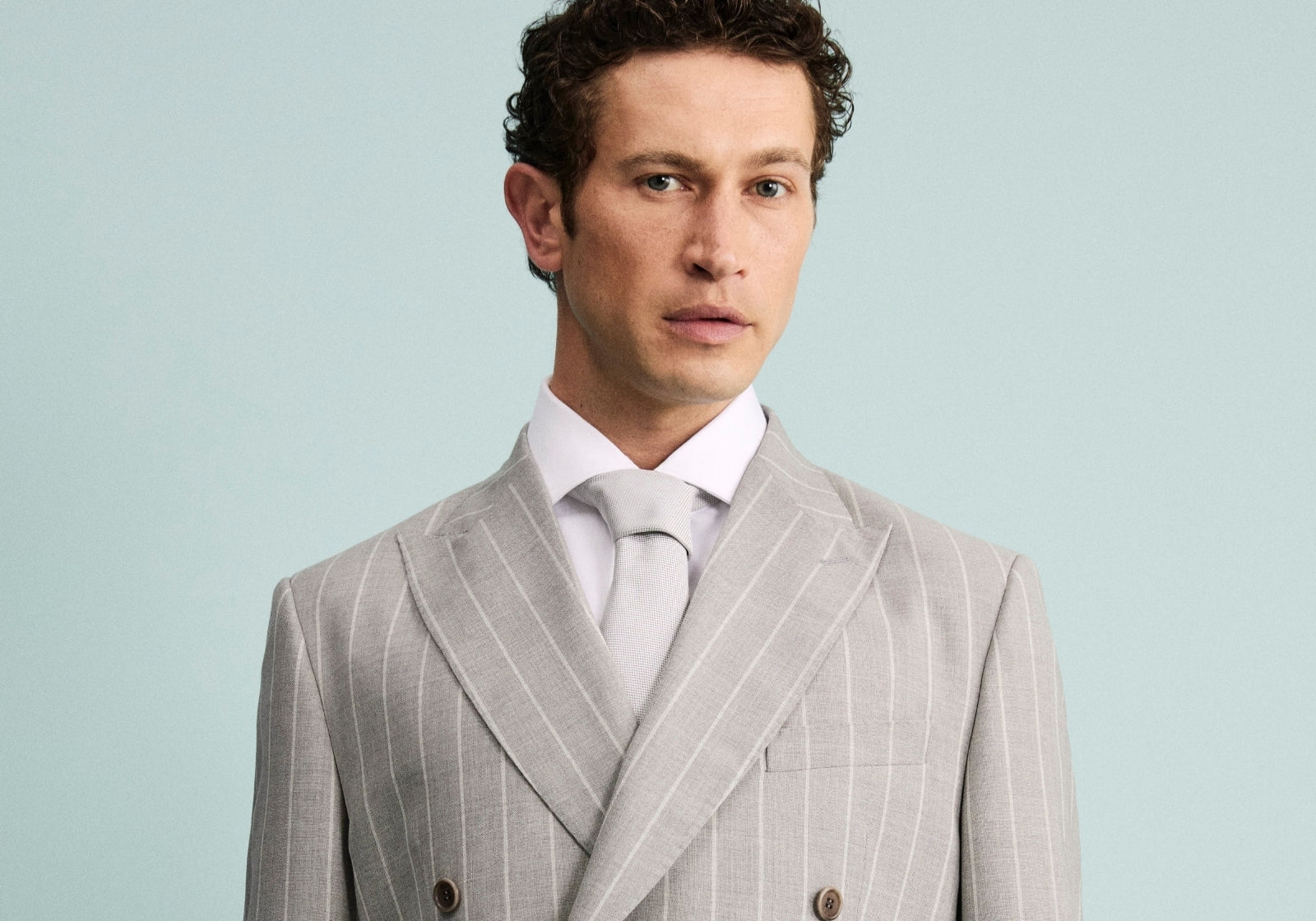 Completo da uomo doppiopetto gessato