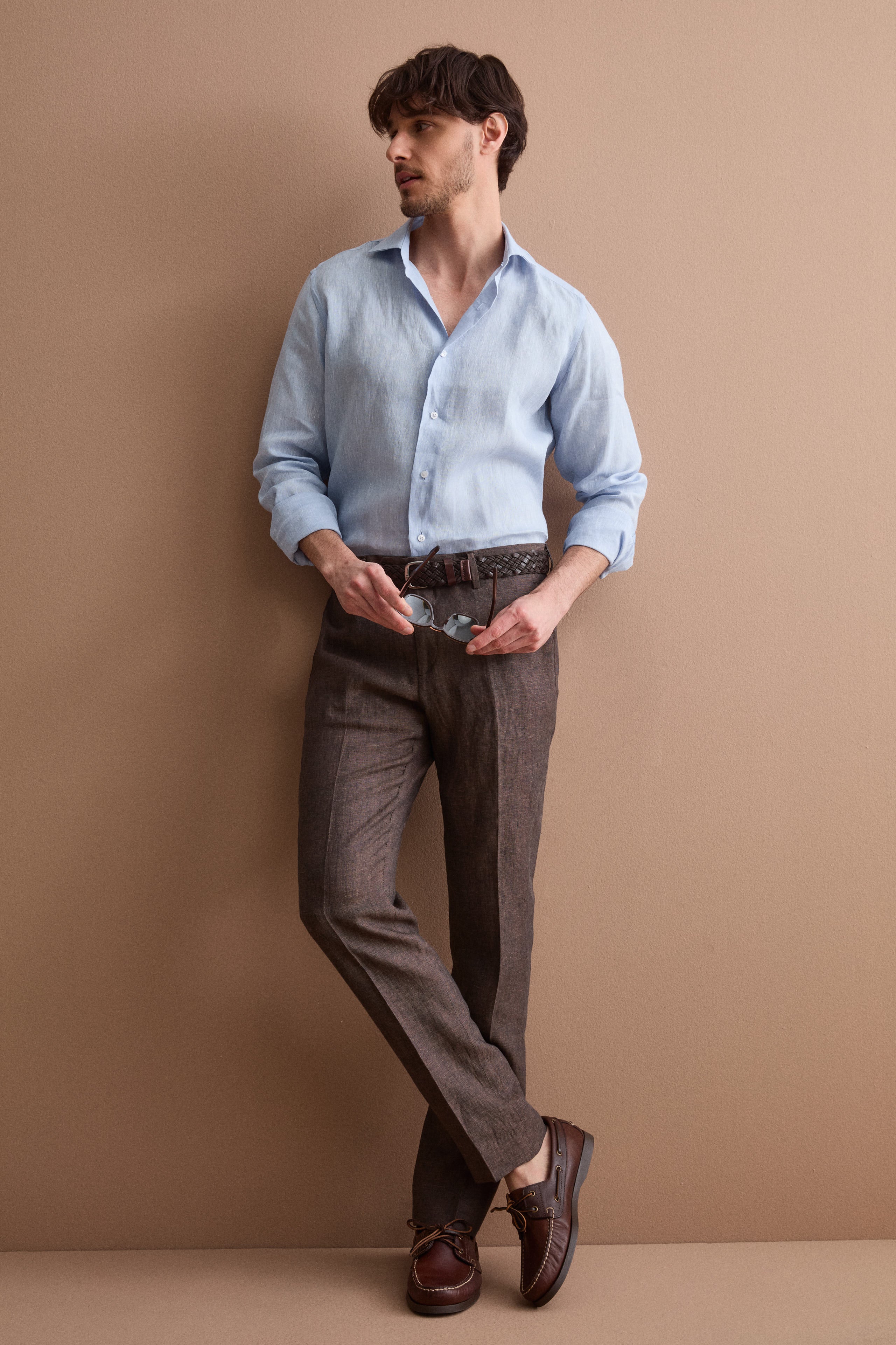 Pantalone Slim Fit in Lino con Pieghe - MARRONE