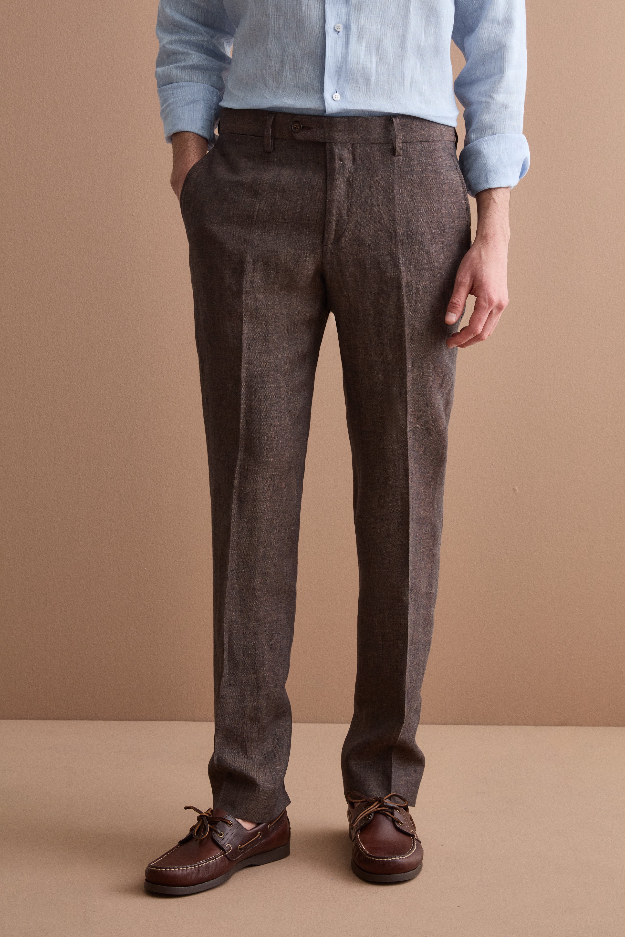 Pantalone Slim Fit in Lino con Pieghe - MARRONE