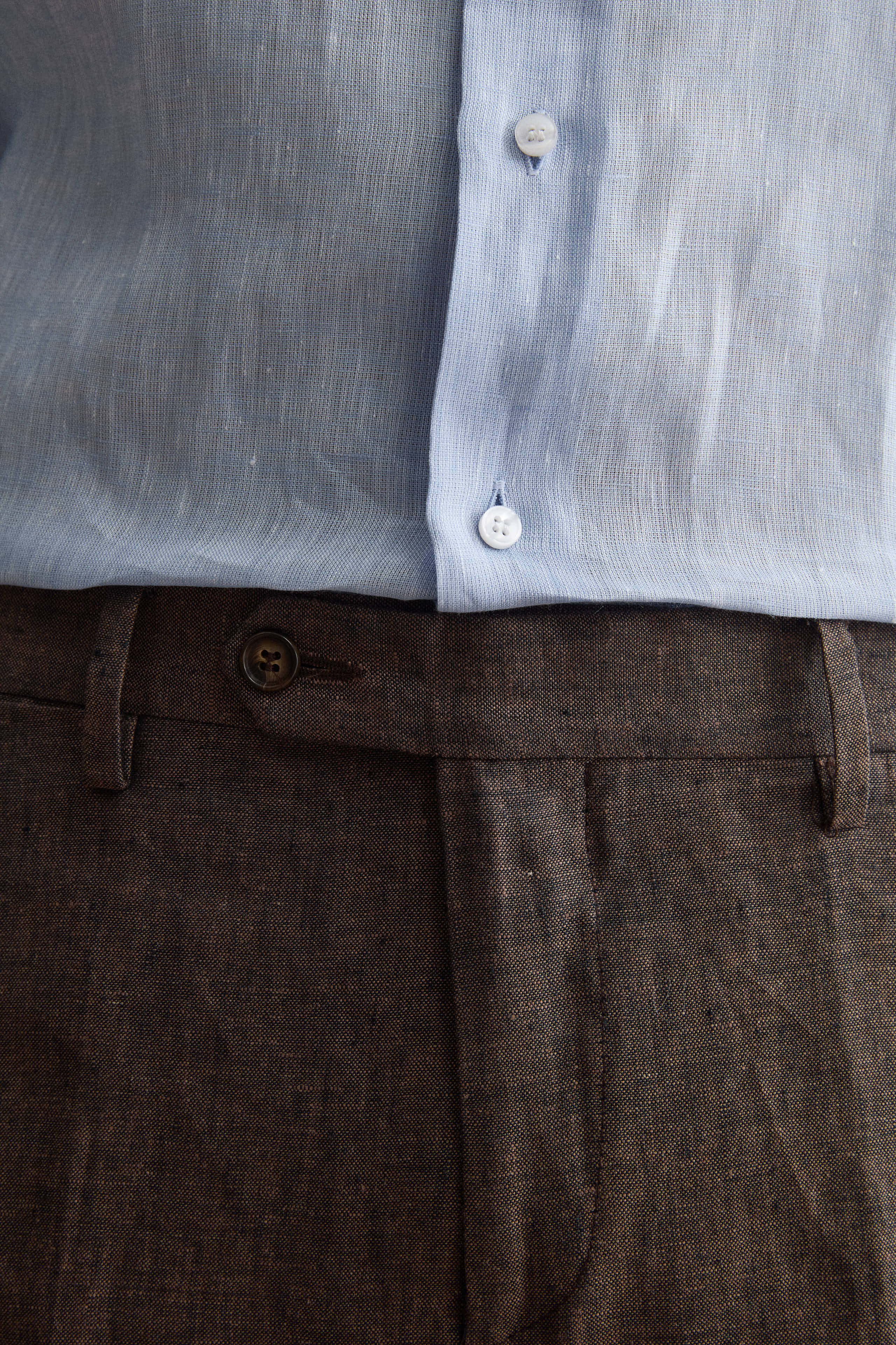 Pantalone Slim Fit in Lino con Pieghe - MARRONE