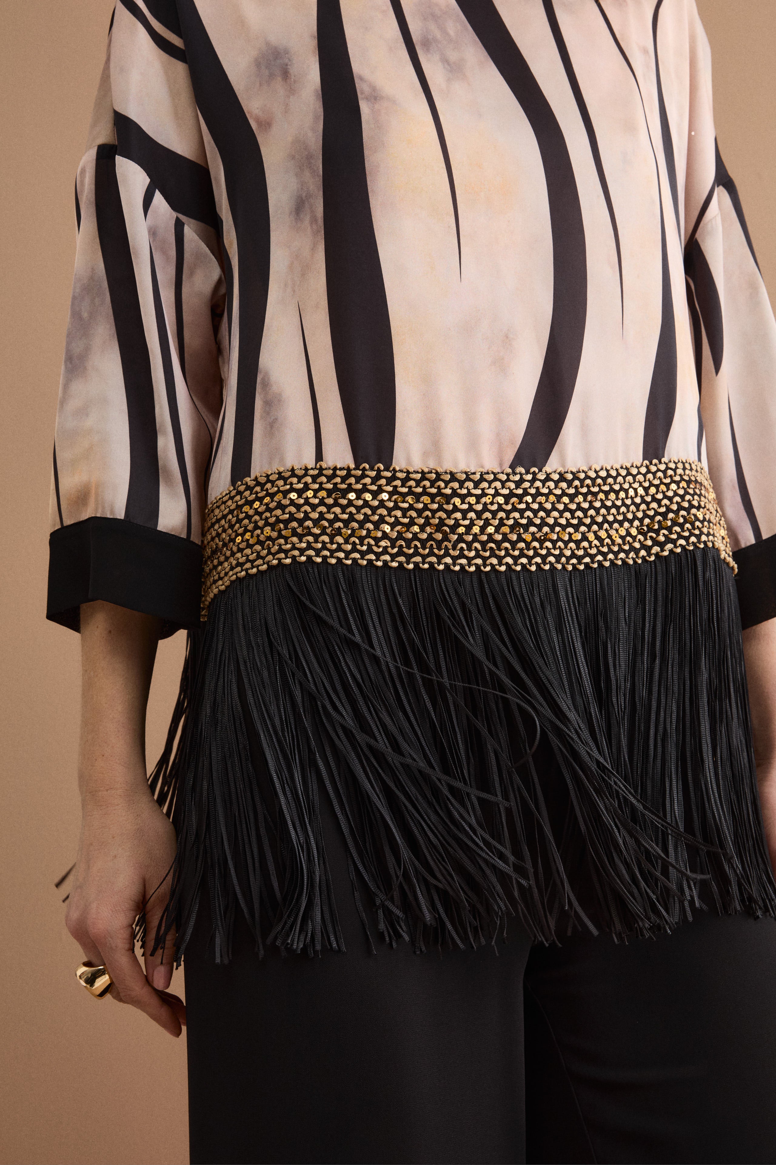 Blusa in Fantasia Jacquard con Passamaneria e Frange - FANT. ORO