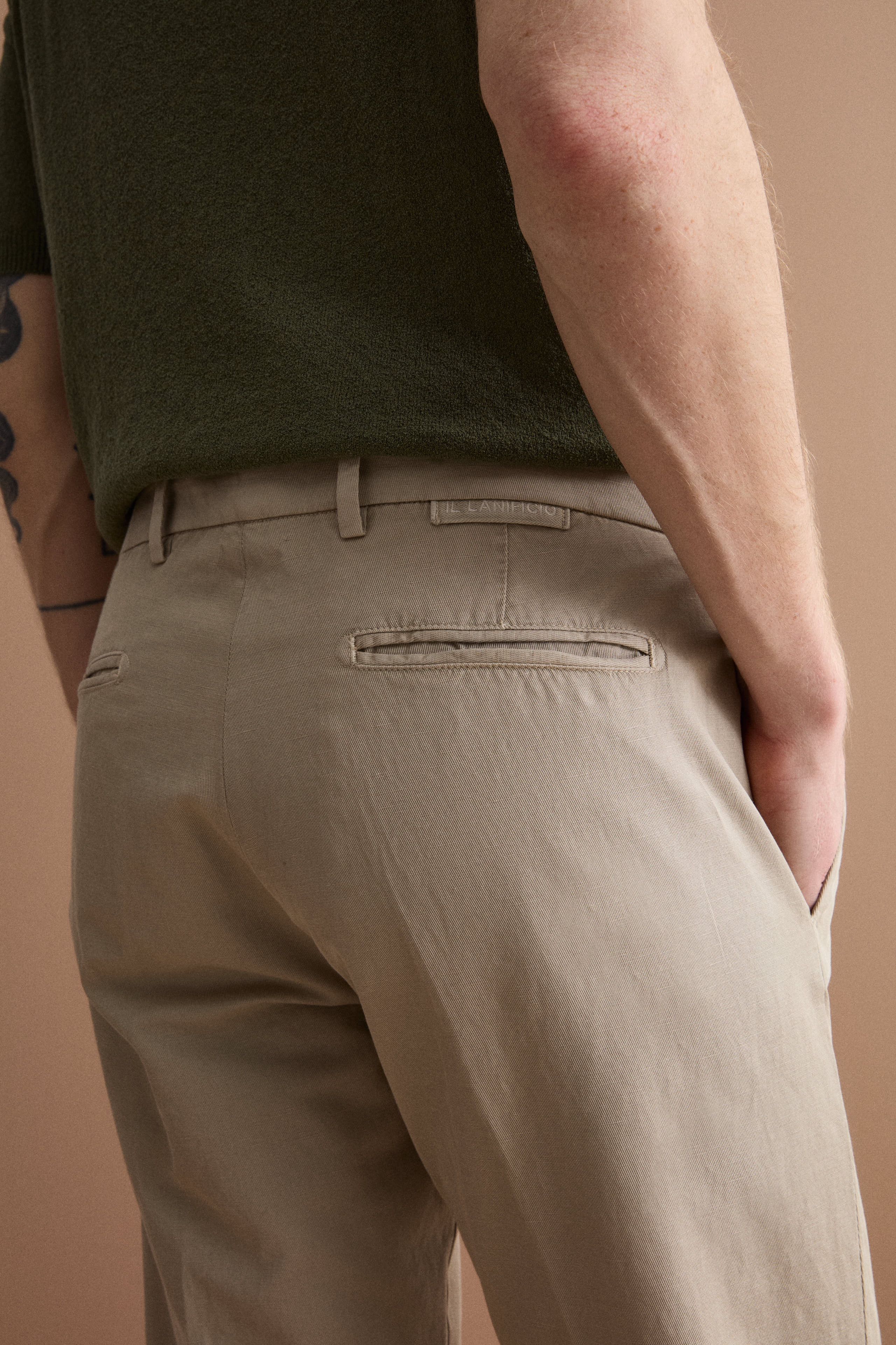 Pantalone Carrot in Misto Lino con Pinces e Risvolto - SABBIA