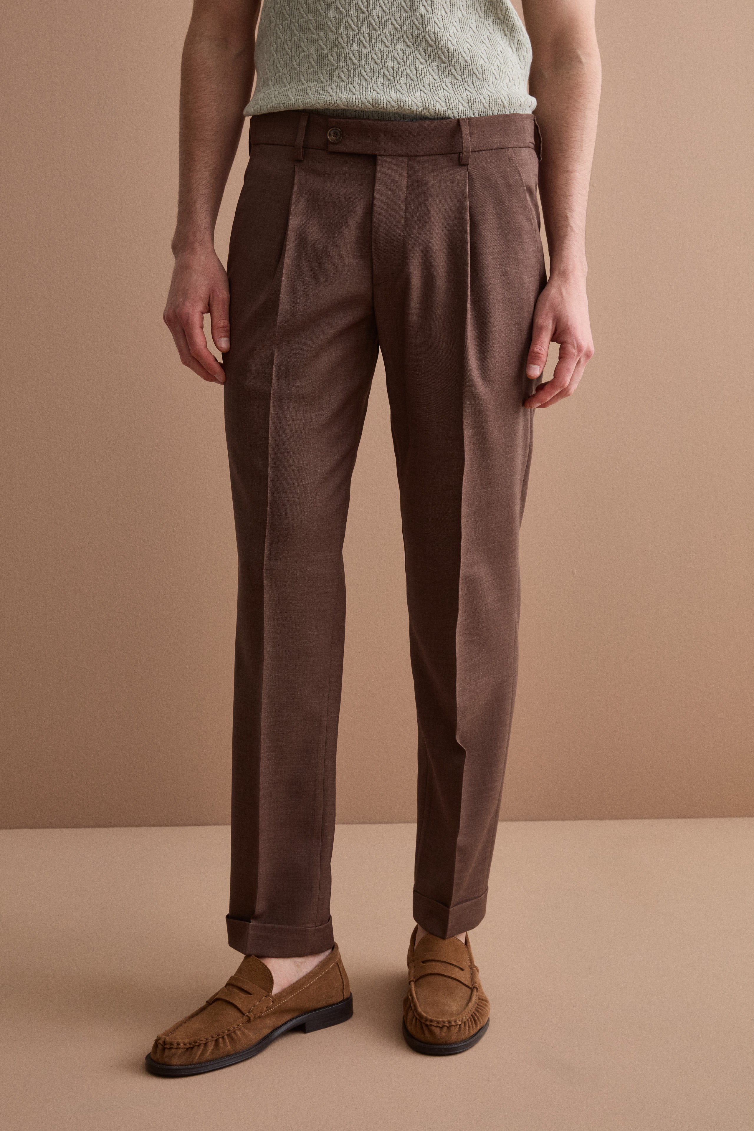 Pantalone Slim Fit in misto lana con Pinces e Risvolto - MARRONE