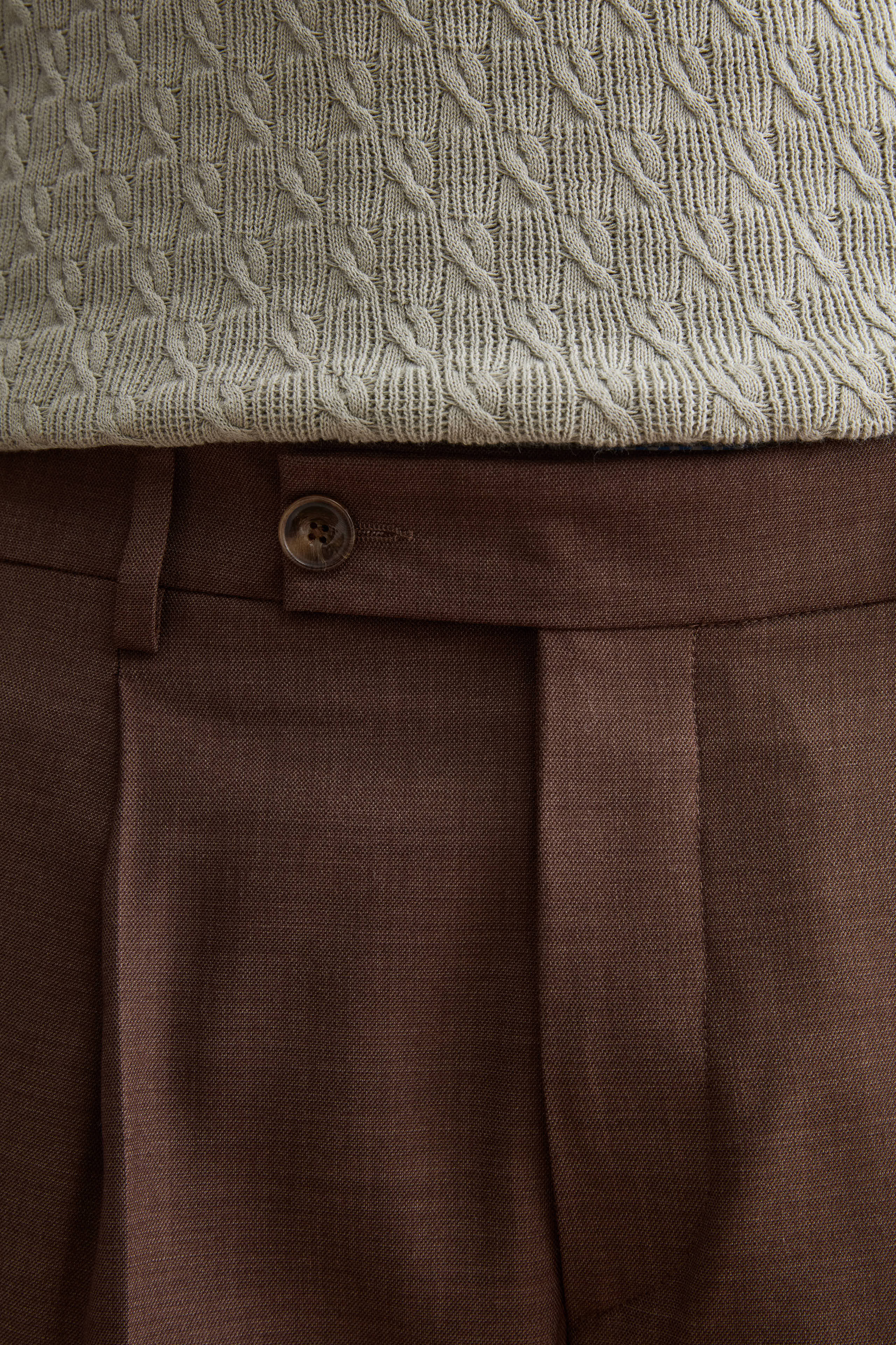 Pantalone Slim Fit in misto lana con Pinces e Risvolto - MARRONE