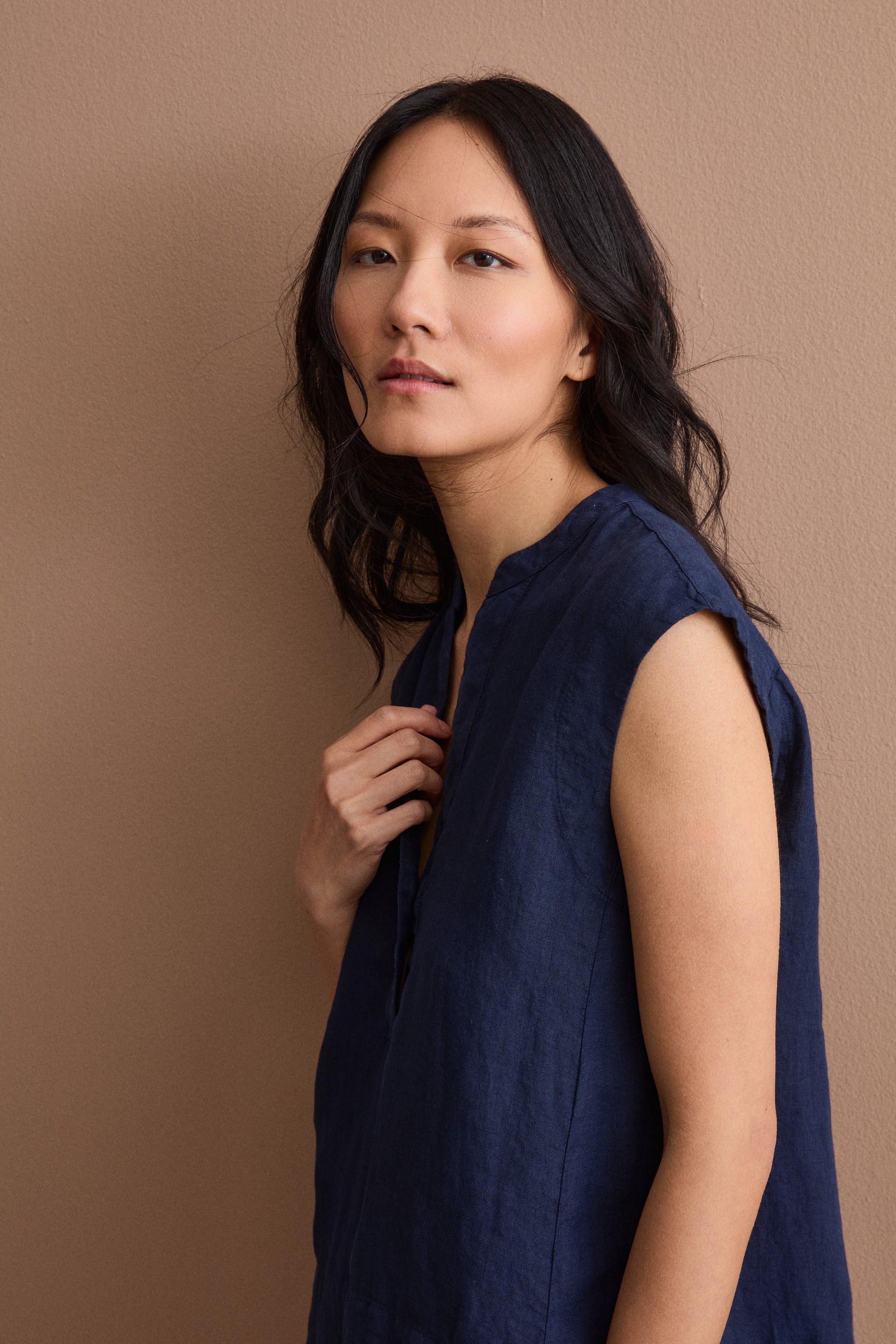 Top Smanicato in Lino con Scollo a V - NAVY