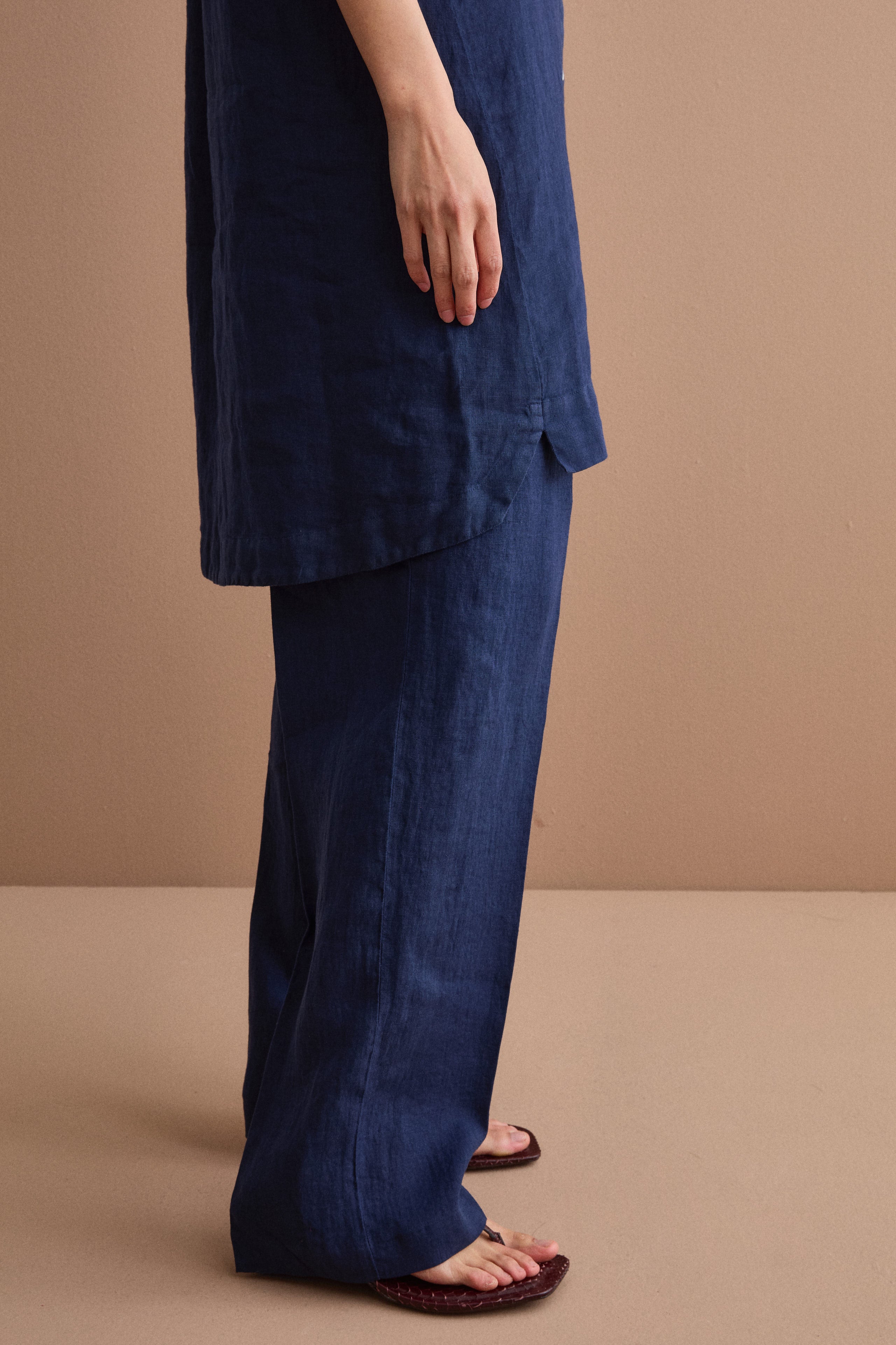 Abito Midi Smanicato Chemisier in Lino - NAVY