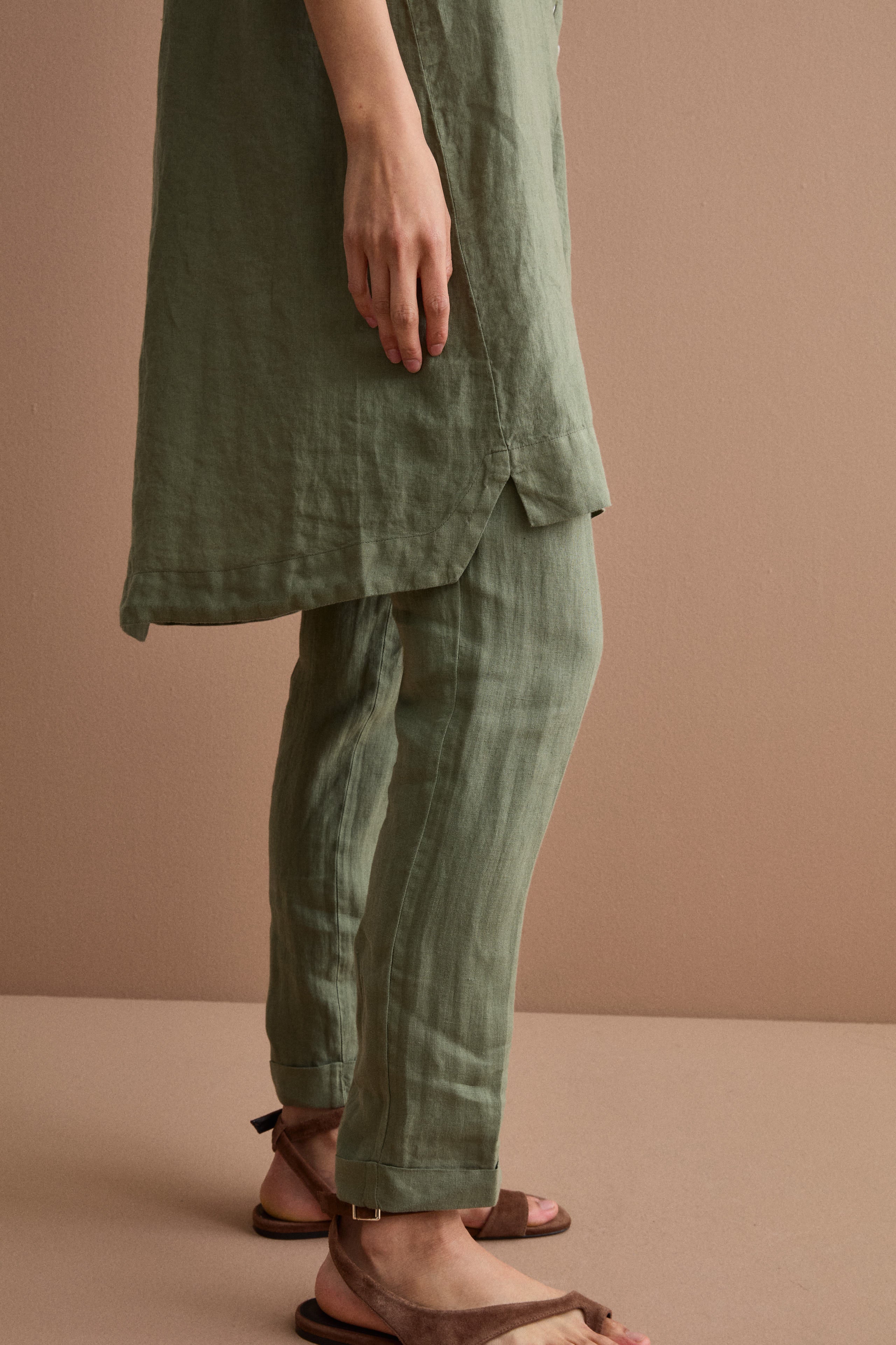 Abito Midi Smanicato Chemisier in Lino - VERDE MILITARE