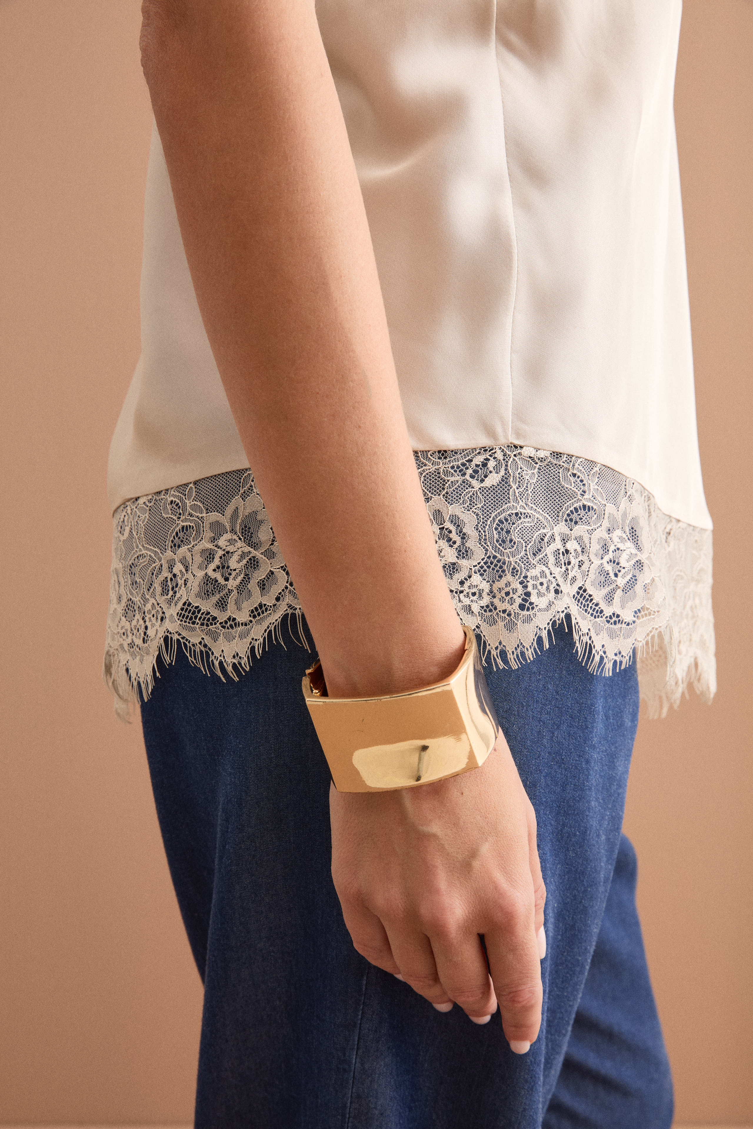 Top Elegante in Raso con Fondo in Pizzo - GESSO