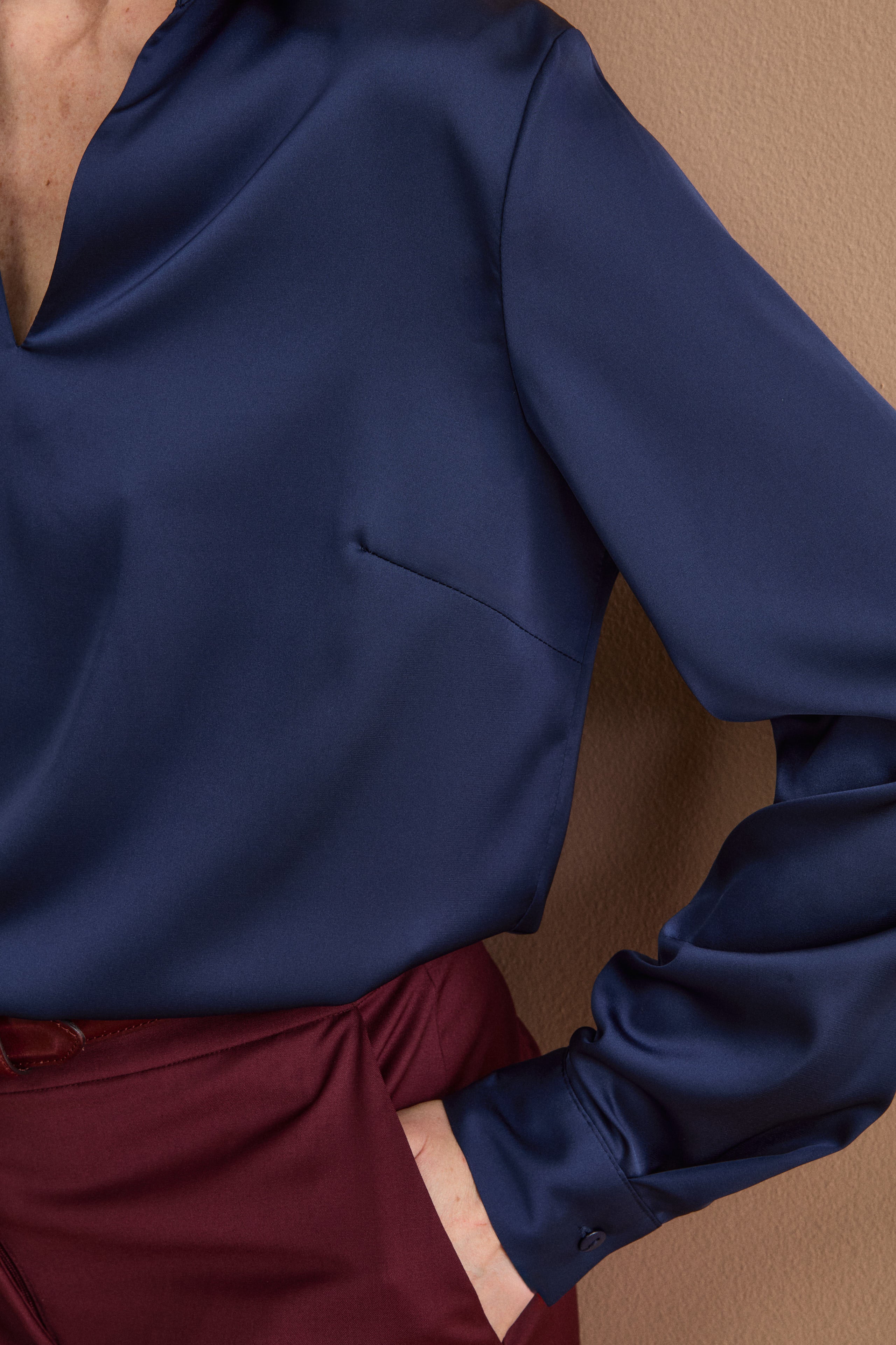 Blusa Over Elegante con Collo a Camicia - BLU