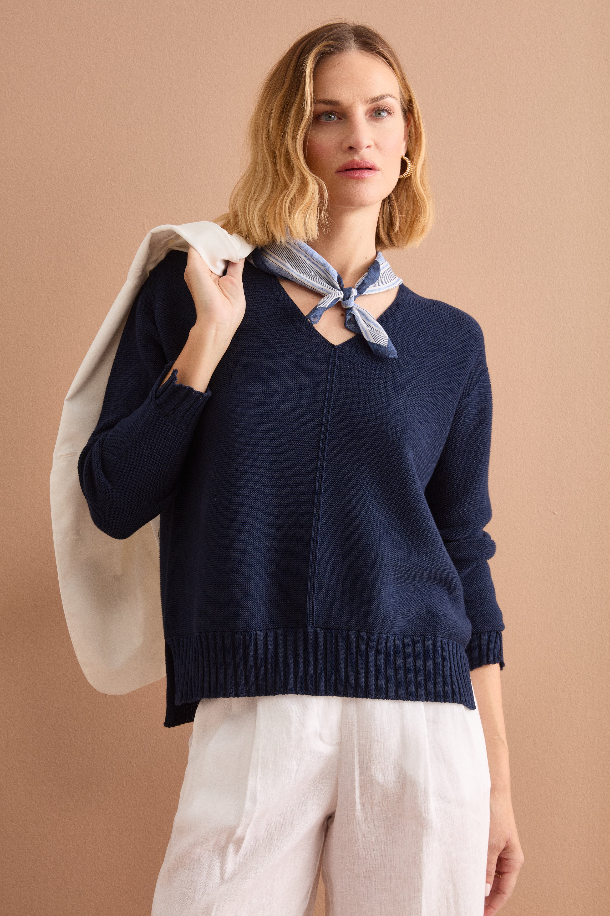 Maglia Scollo a V con Dettagli a Costine - NAVY