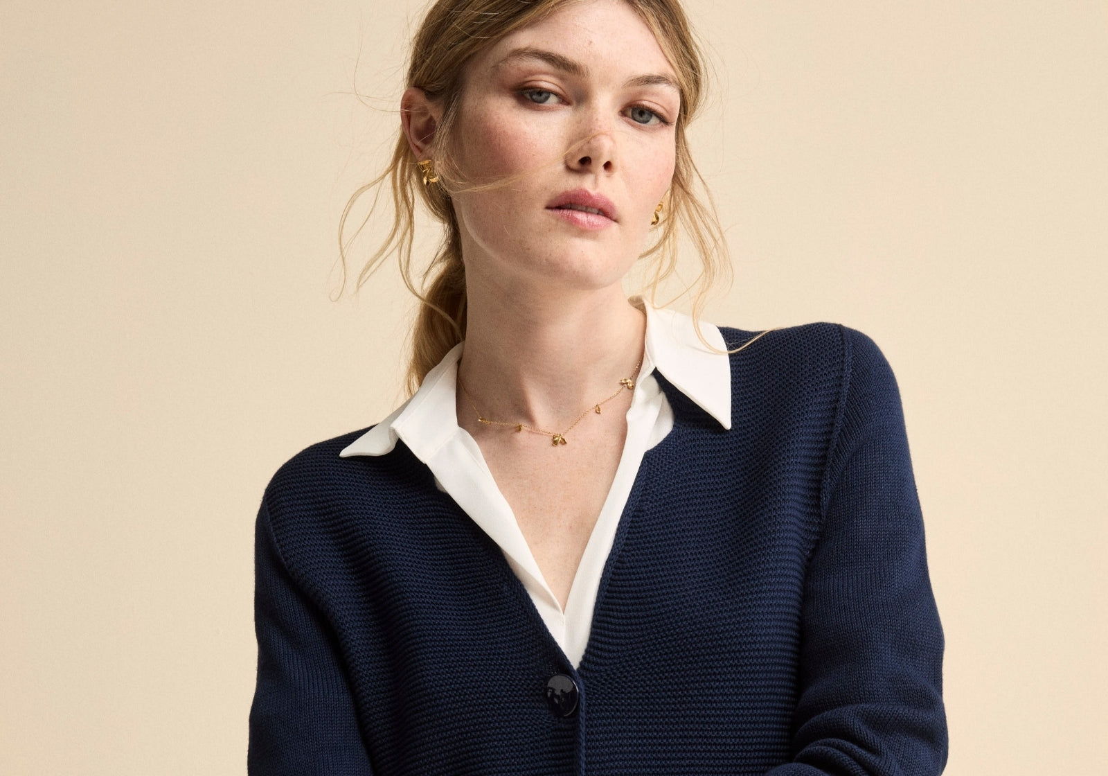 Cardigan da donna blu con bottoni