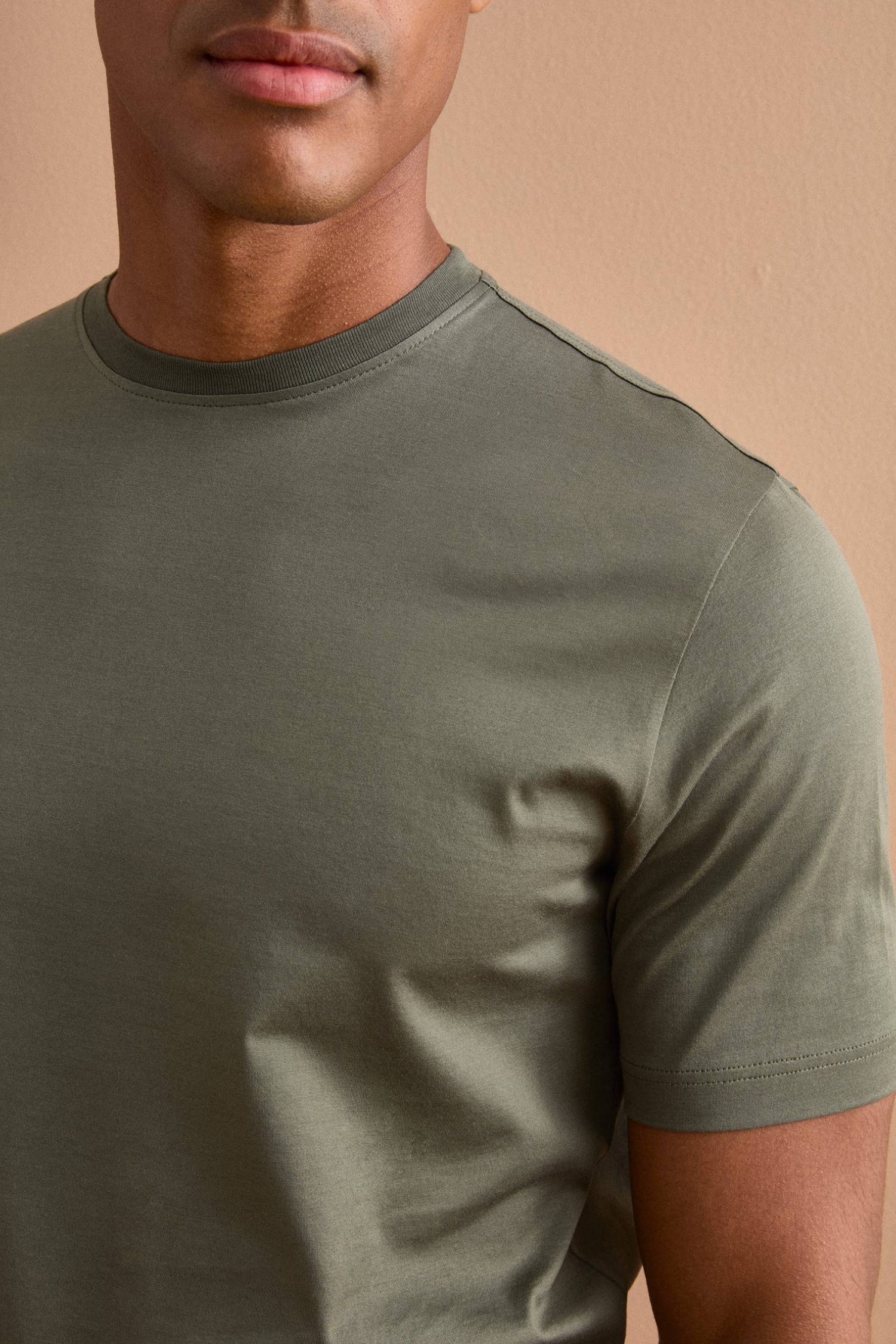 Slim, regular o con coulisse? Guida ai fit per ogni fisico