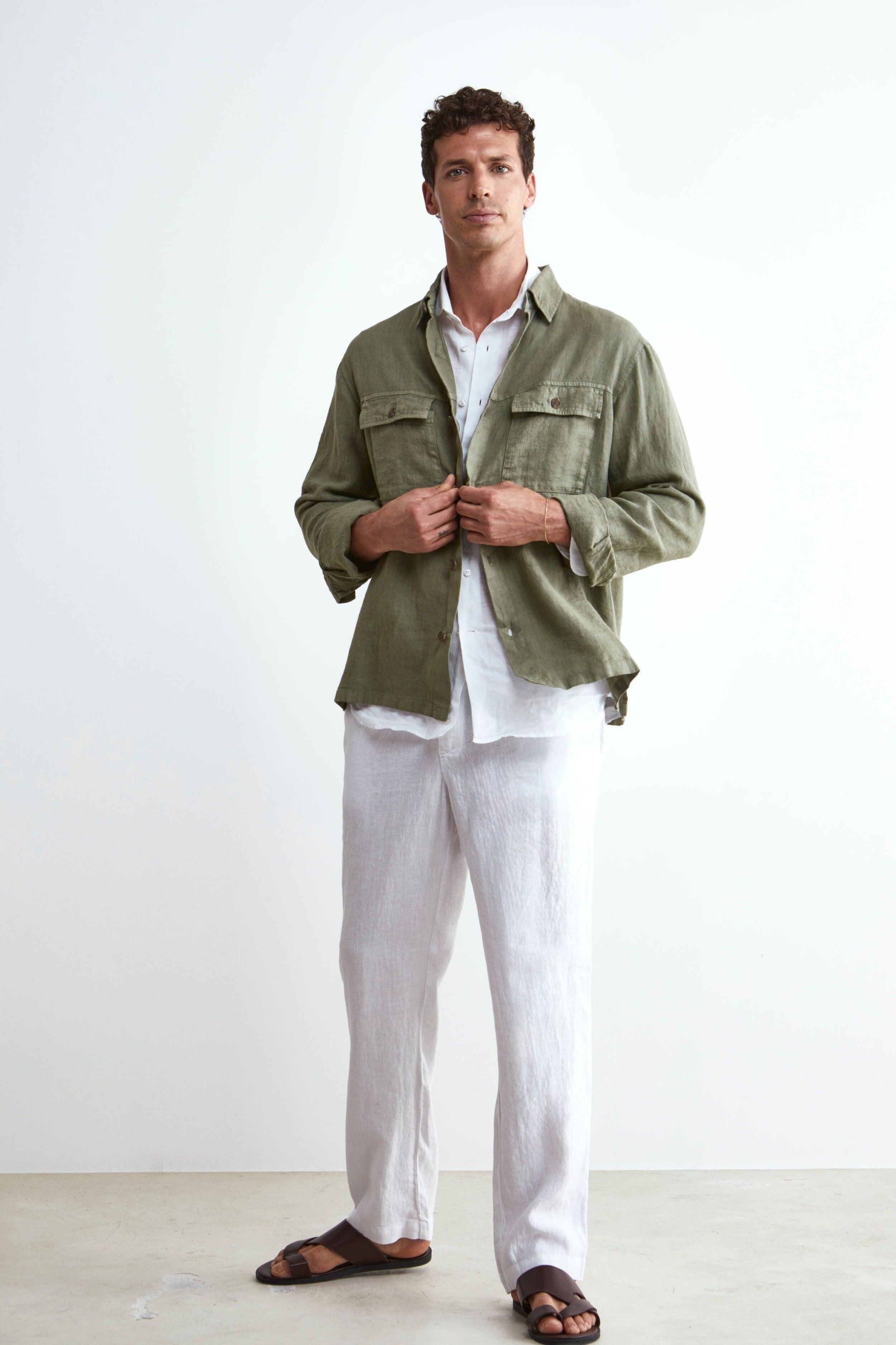 Beige Camicia Verde Militare Outfit Scarpa Abbinamento Pantalone