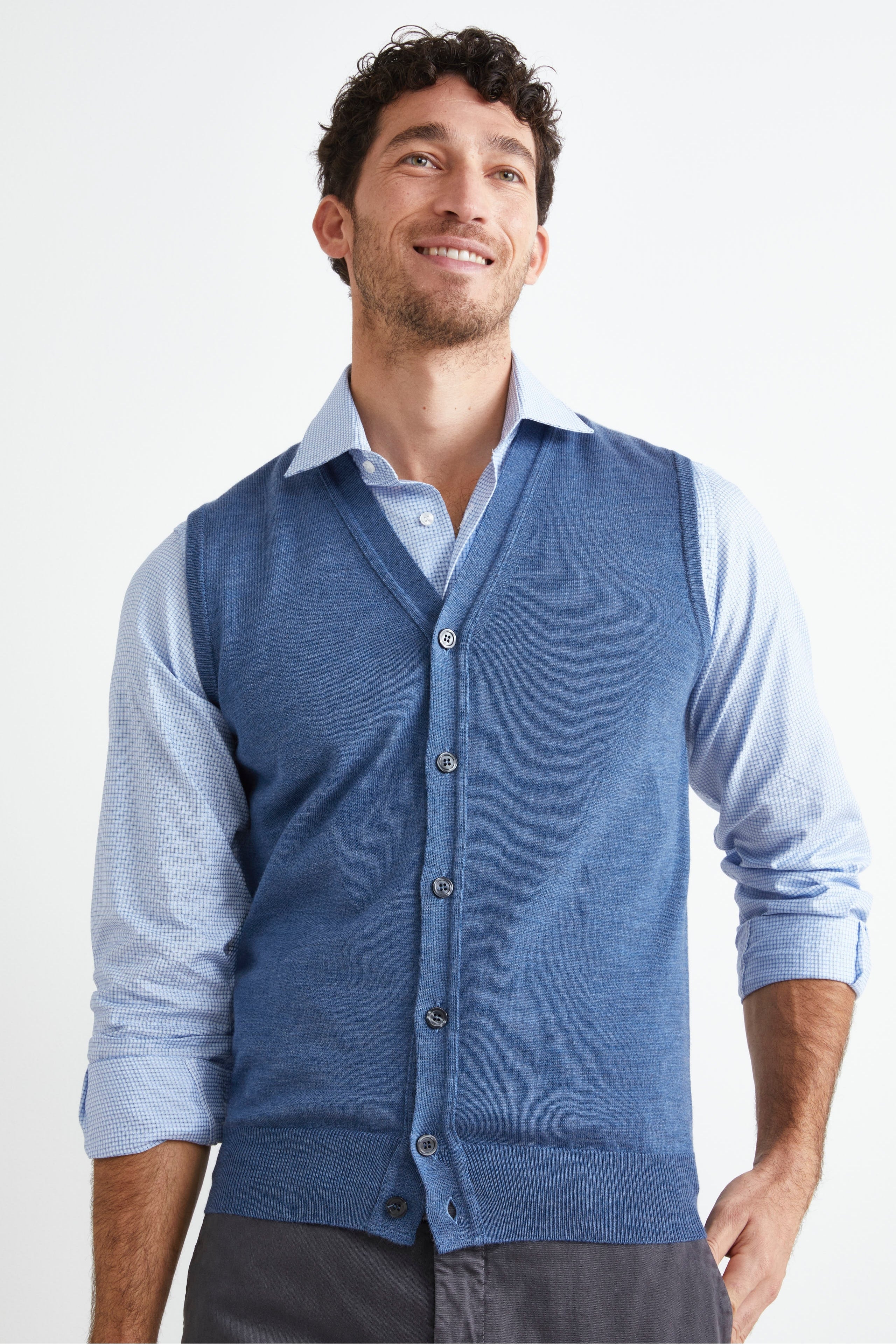Essenziale - Gilet in cotone con bottoni su Essenziale - Gilet in cotone con bottoni su