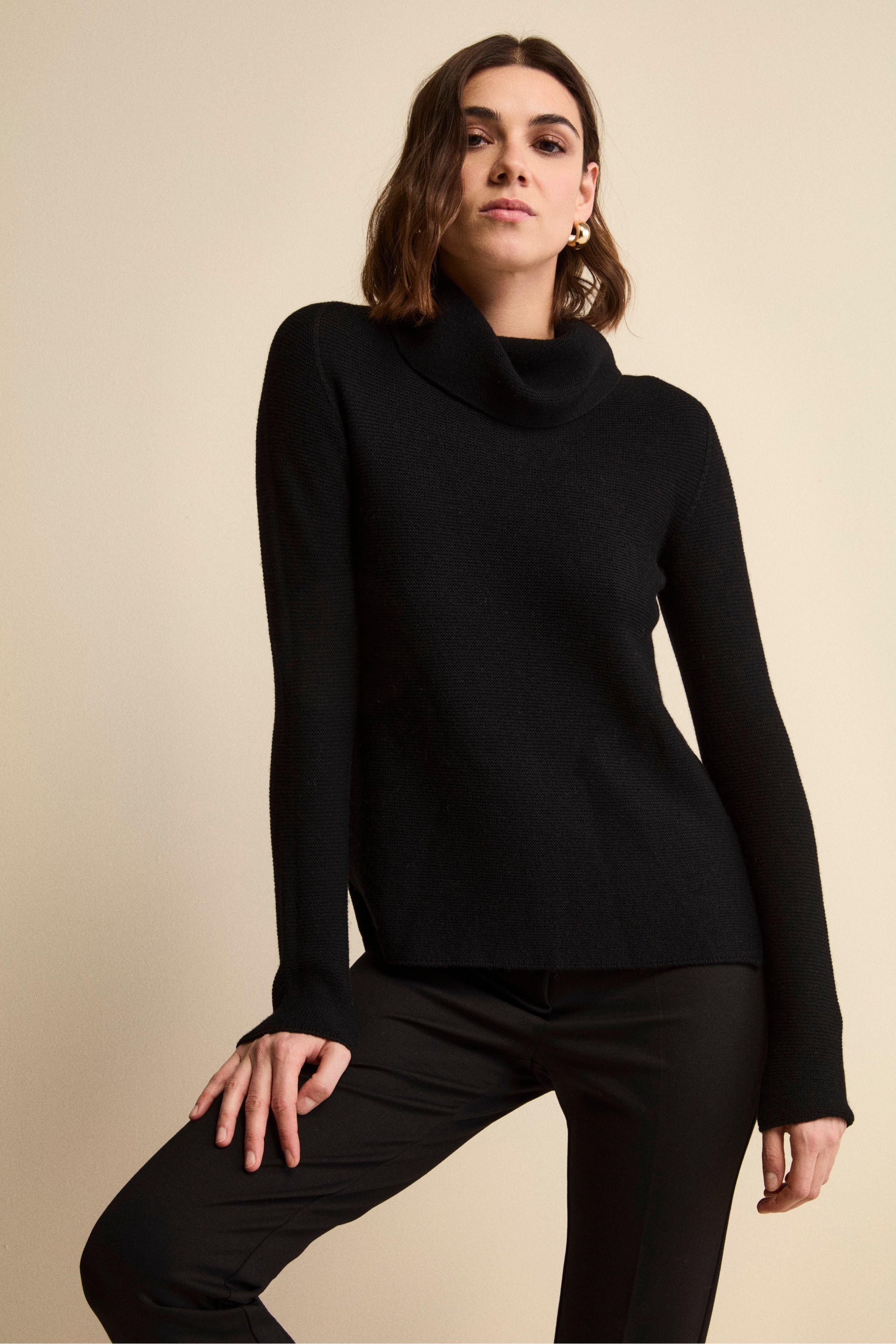 Maglia con Spacchi in Lana Merino - NERO