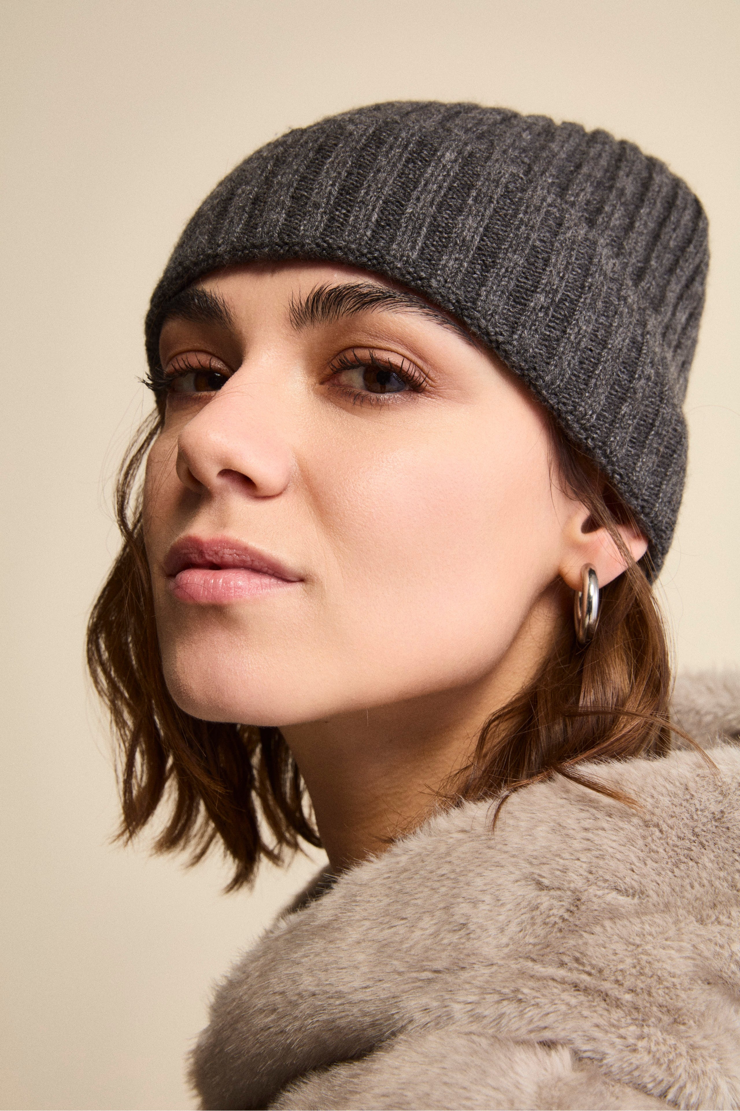 Cappello in cashmere a coste - GRIGIO SCURO