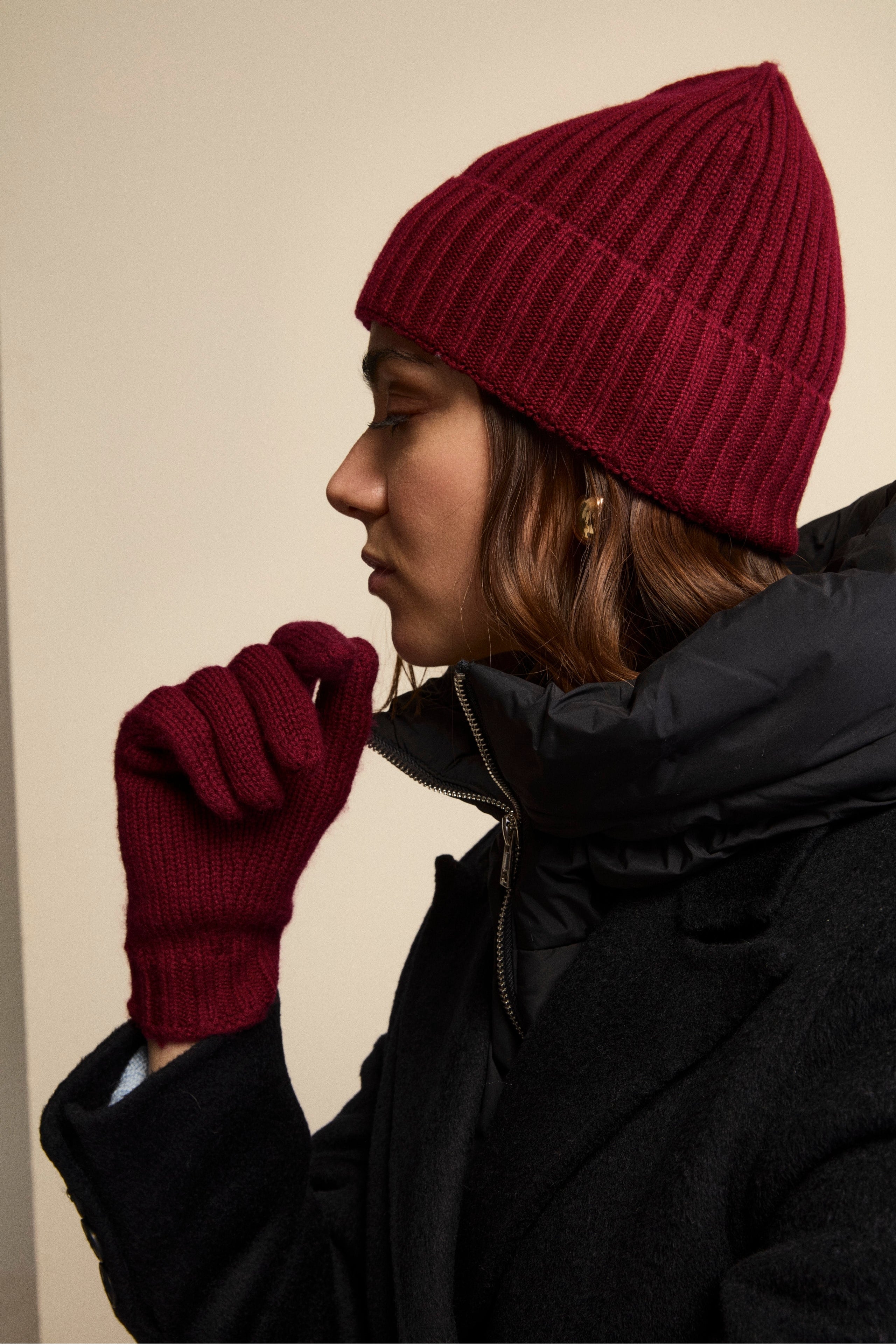 Cappello in cashmere a coste - BORDEAUX