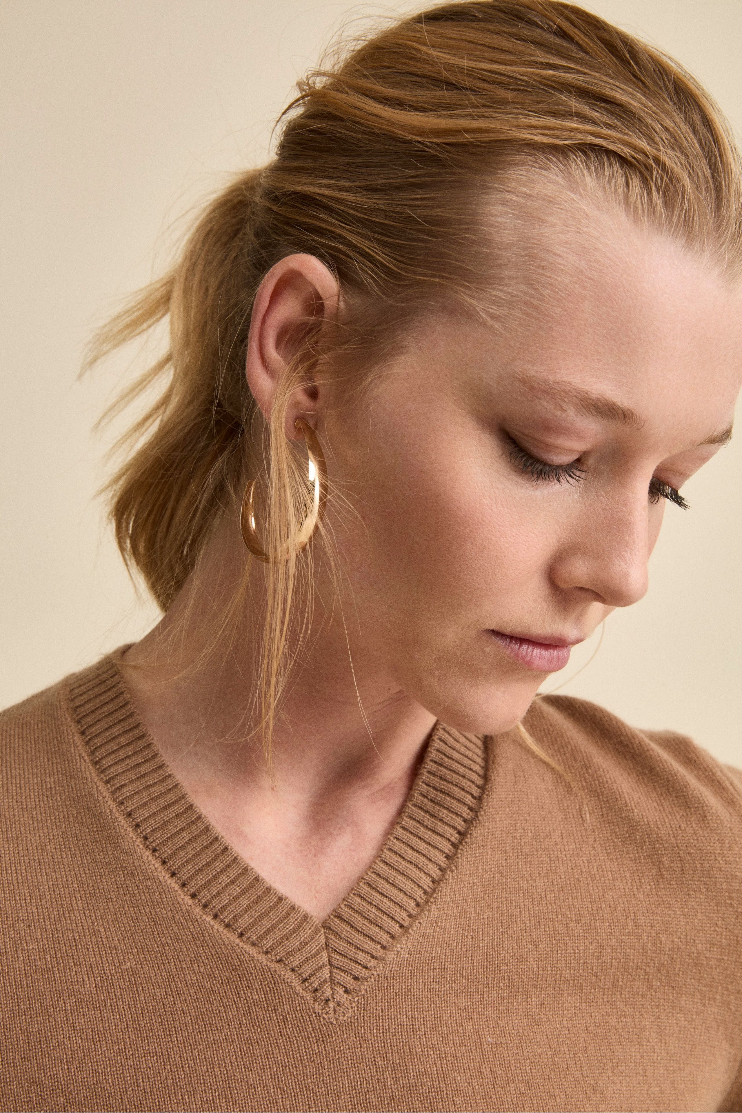 Maglia con Scollo a V in Puro Cashmere - CAMMELLO