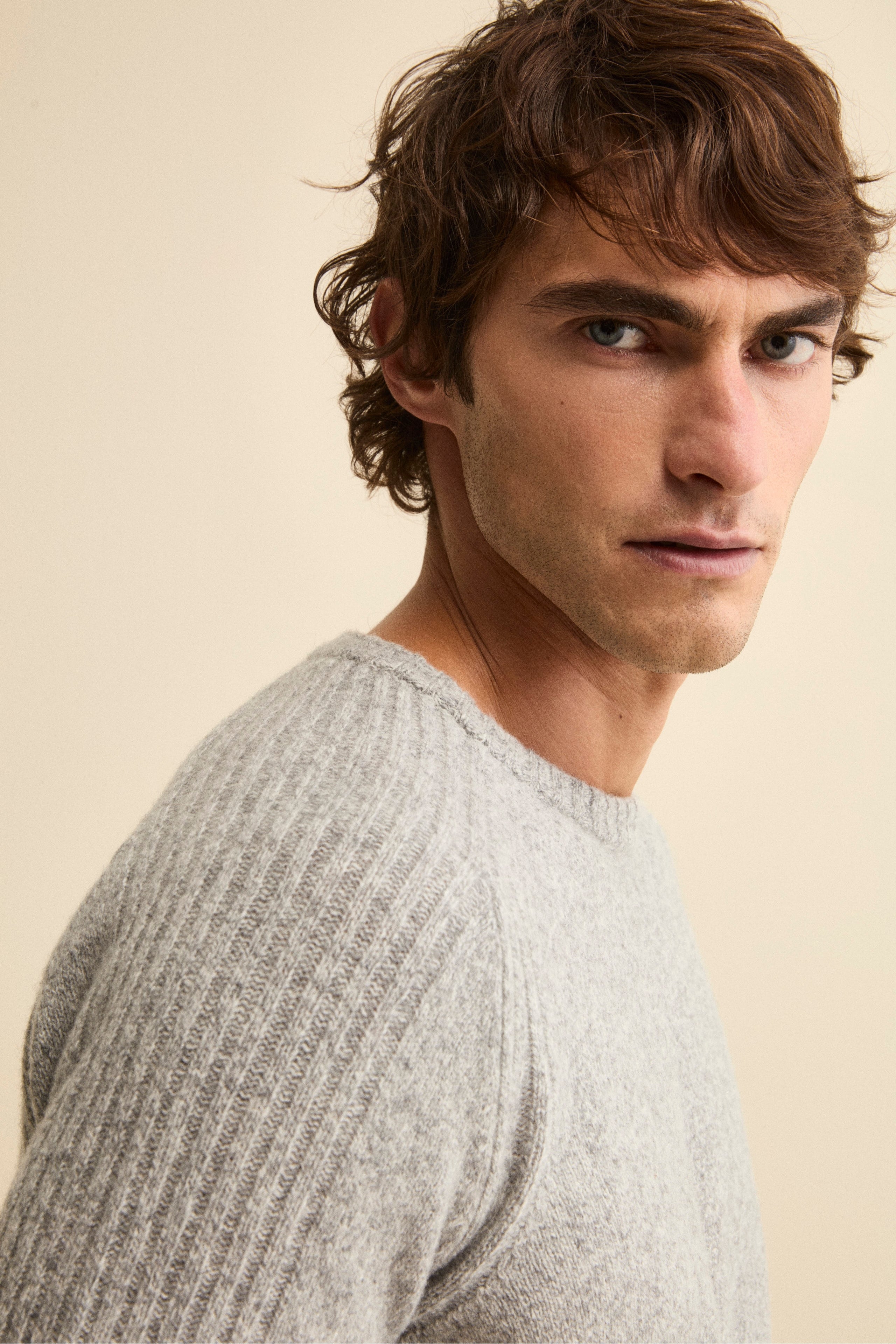 Girocollo Raglan con Motivo a Coste in Misto Lana Vergine - GRIGIO